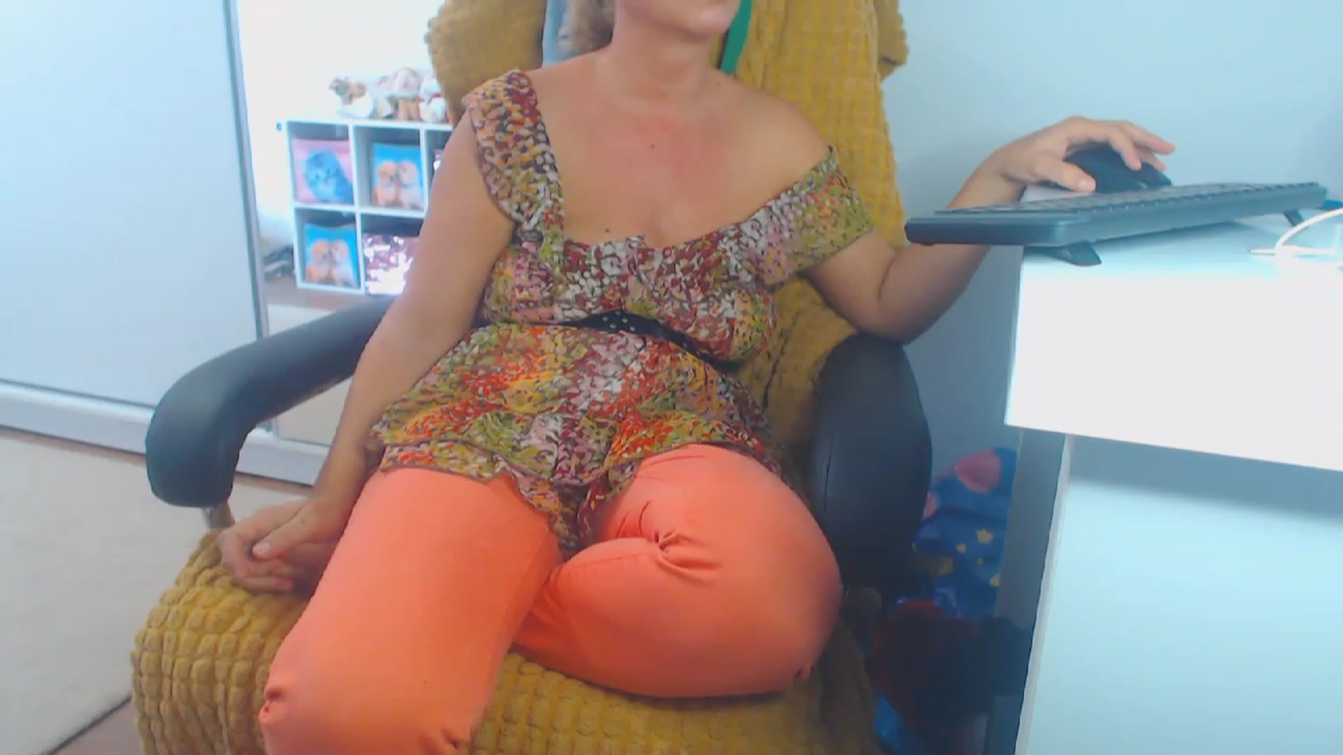 Gallery image thumbnail from Merlyn4u's myfreecams stream on, 09/19/2023, 11:54 image 8 of 20