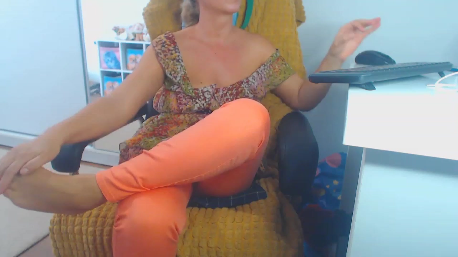 Gallery image thumbnail from Merlyn4u's myfreecams stream on, 09/19/2023, 11:54 image 17 of 20