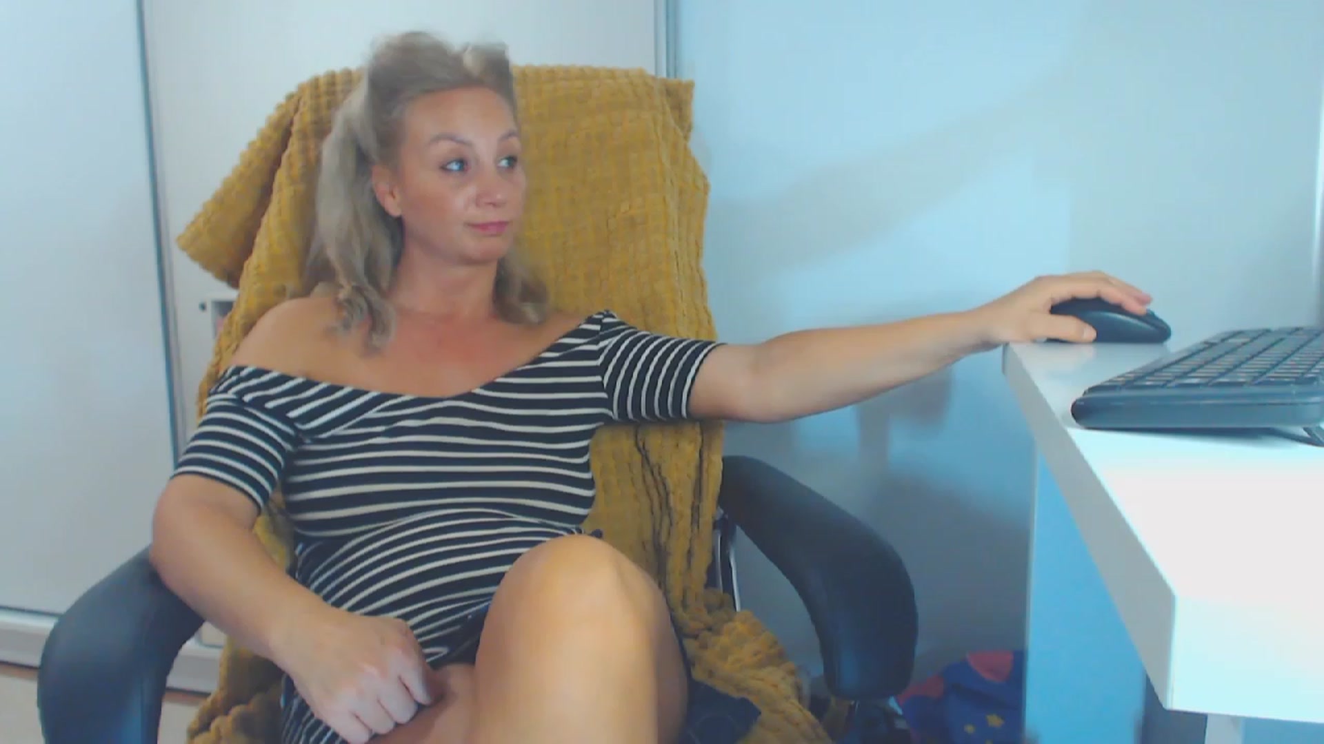 Gallery image thumbnail from Merlyn4u's myfreecams stream on, 09/22/2023, 13:33 image 7 of 20