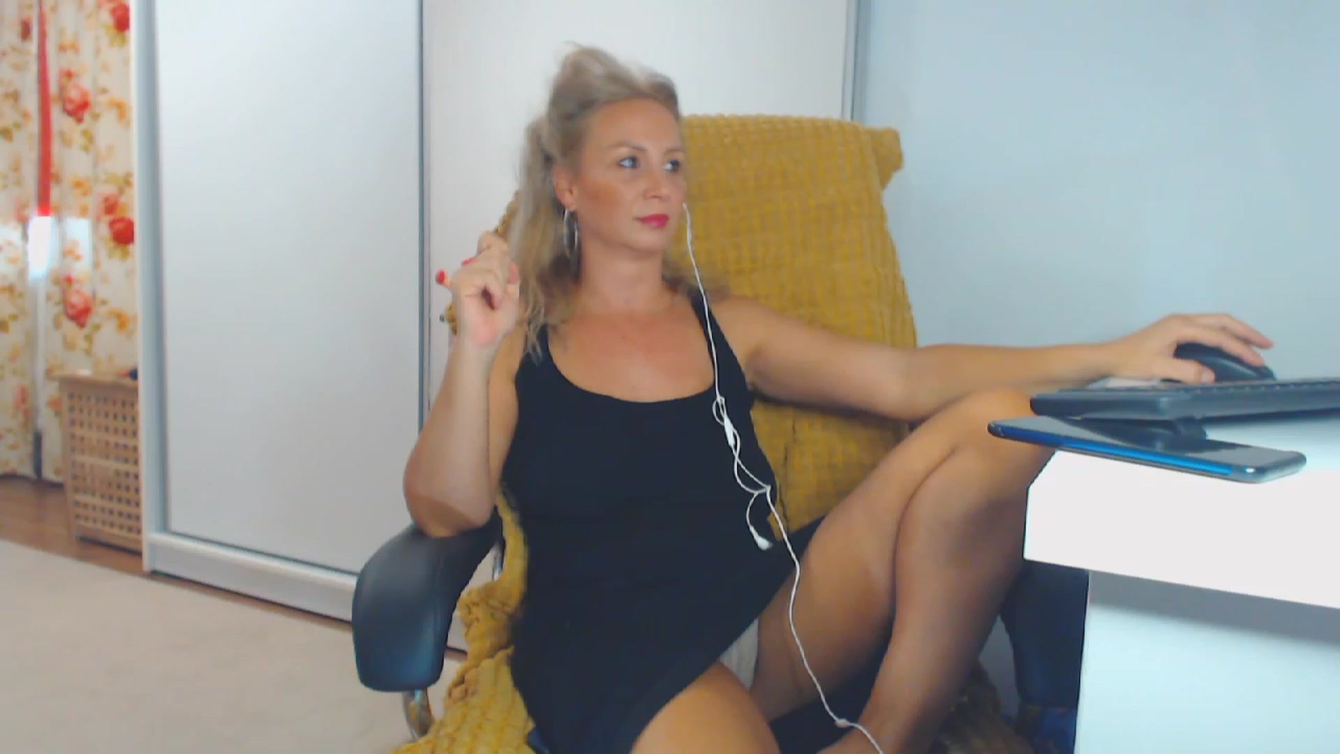 Gallery image thumbnail from Merlyn4u's myfreecams stream on, 09/23/2023, 12:56 image 5 of 20