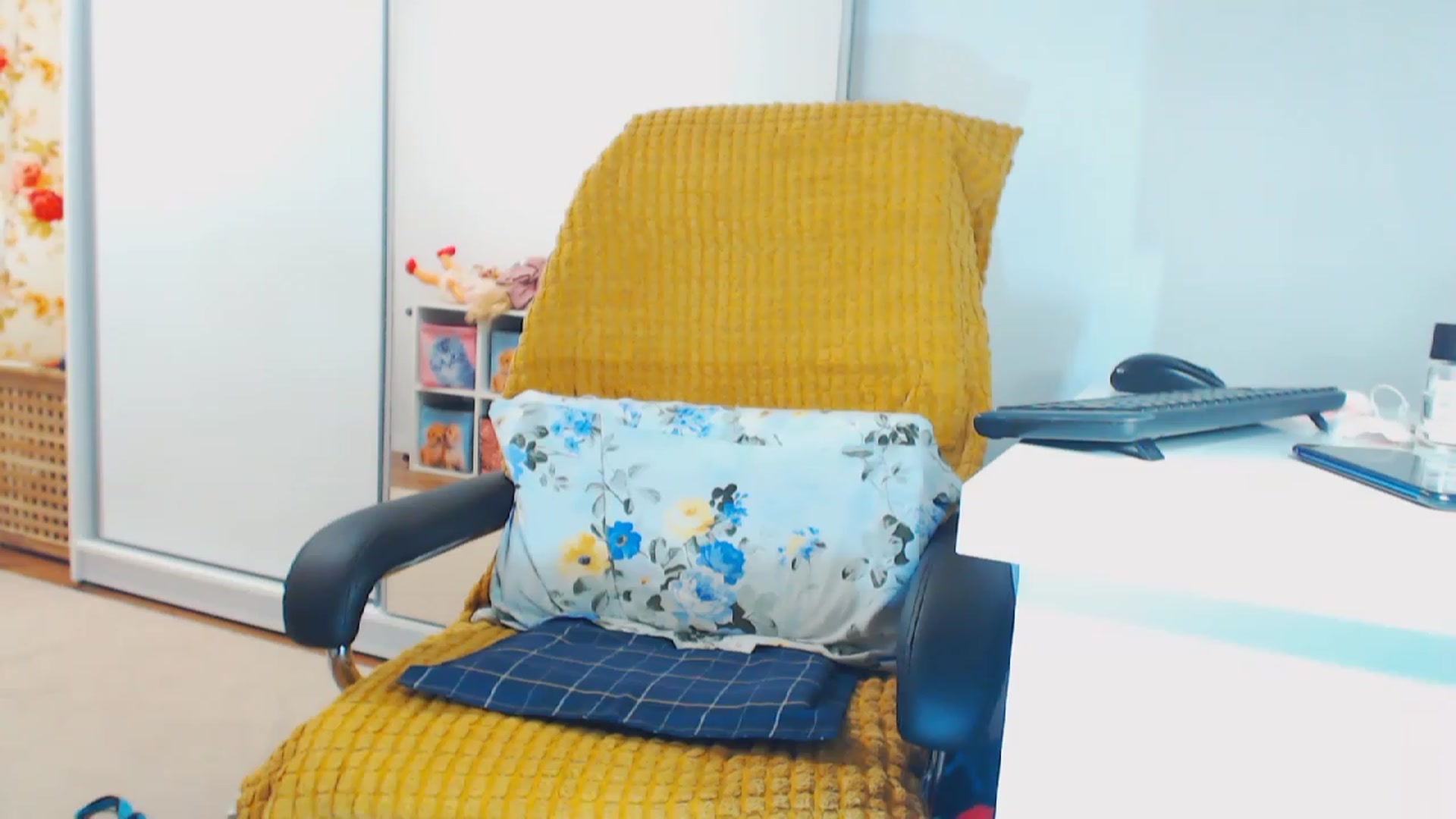 Gallery image thumbnail from Merlyn4u's myfreecams stream on, 09/24/2023, 13:40 image 8 of 20