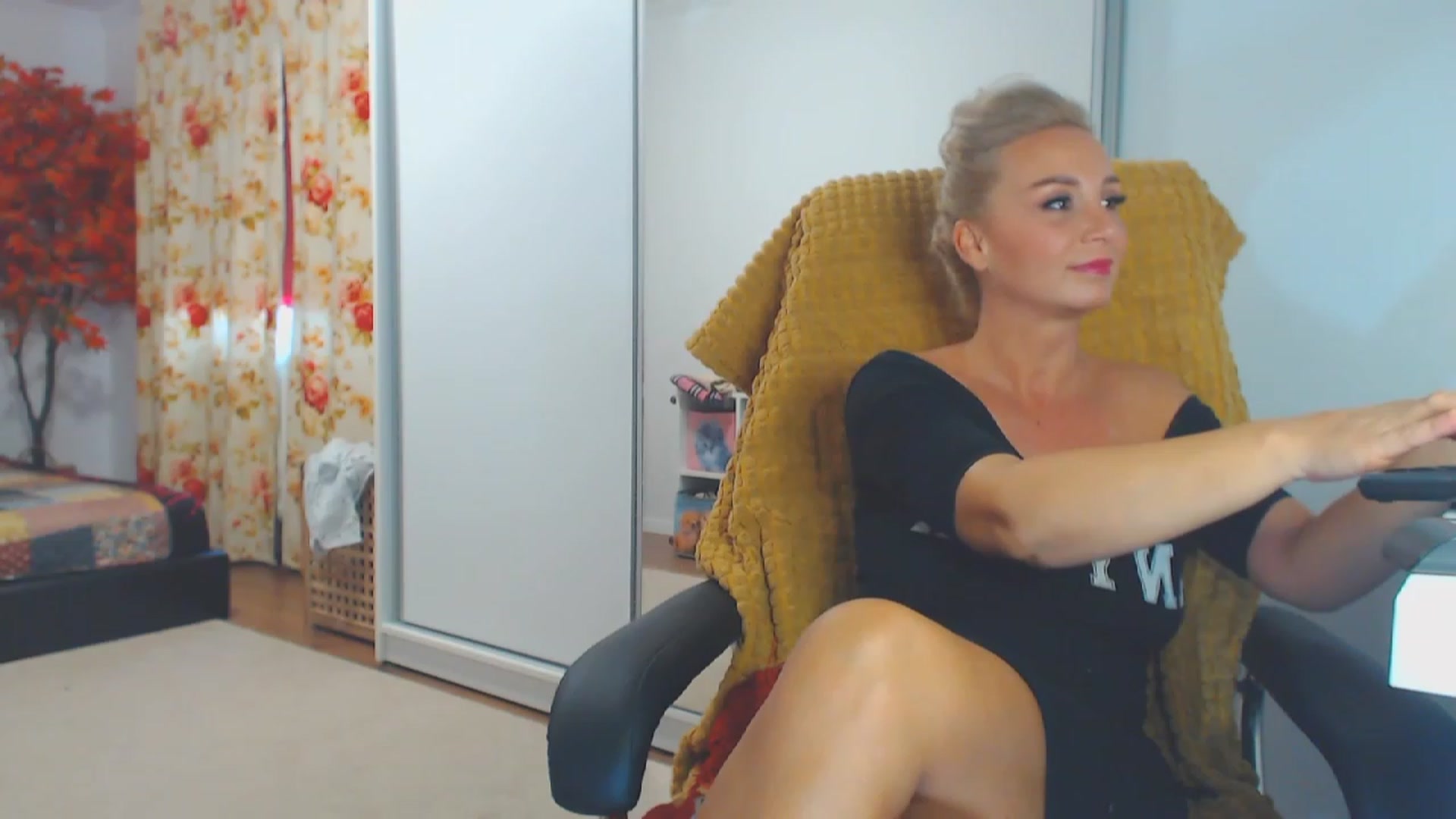 Gallery image thumbnail from Merlyn4u's myfreecams stream on, 09/27/2023, 11:51 image 10 of 20