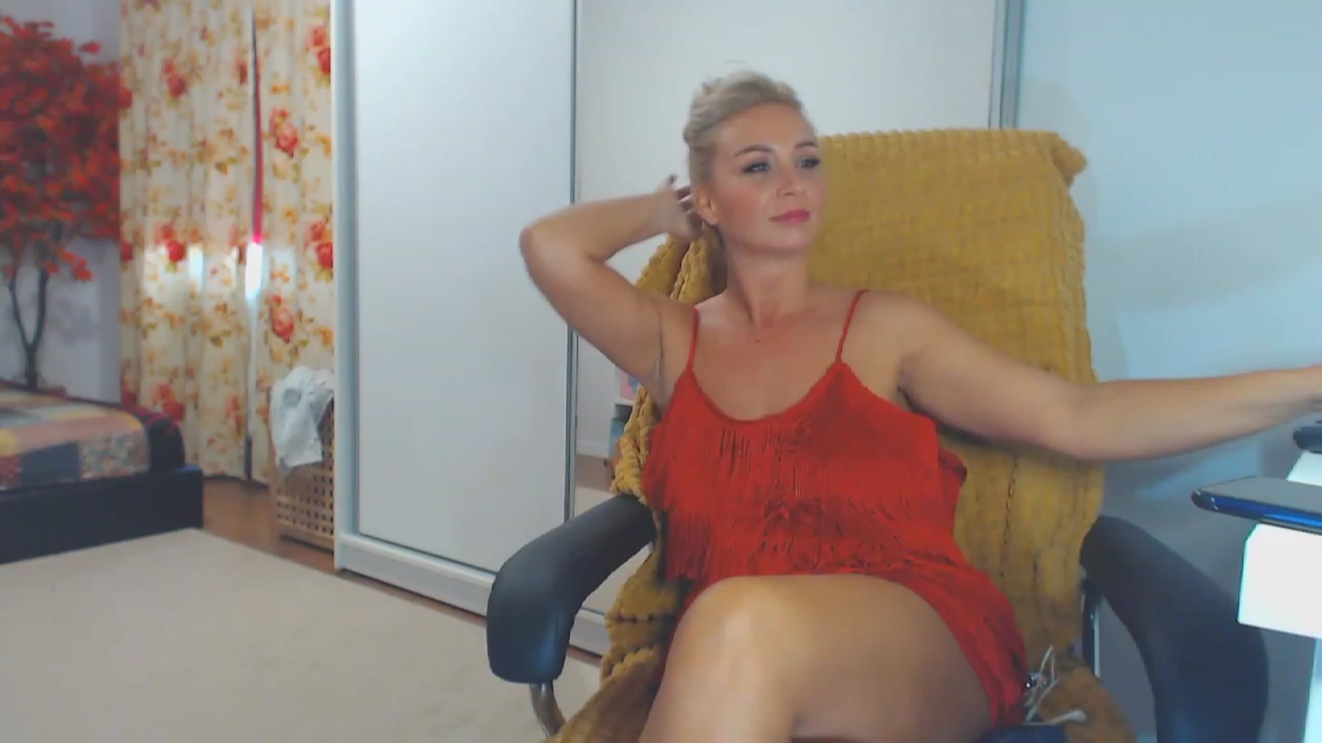 Gallery image thumbnail from Merlyn4u's myfreecams stream on, 09/27/2023, 12:42 image 10 of 20