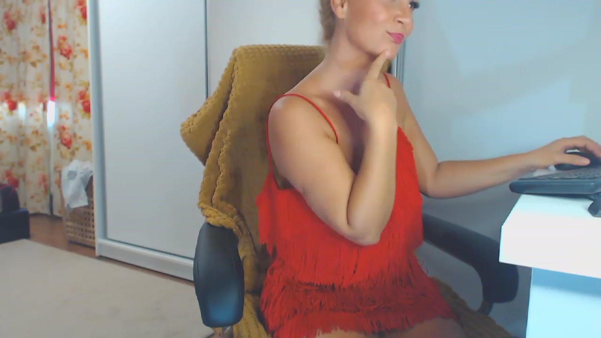 Gallery image thumbnail from Merlyn4u's myfreecams stream on, 09/27/2023, 13:38 image 10 of 20