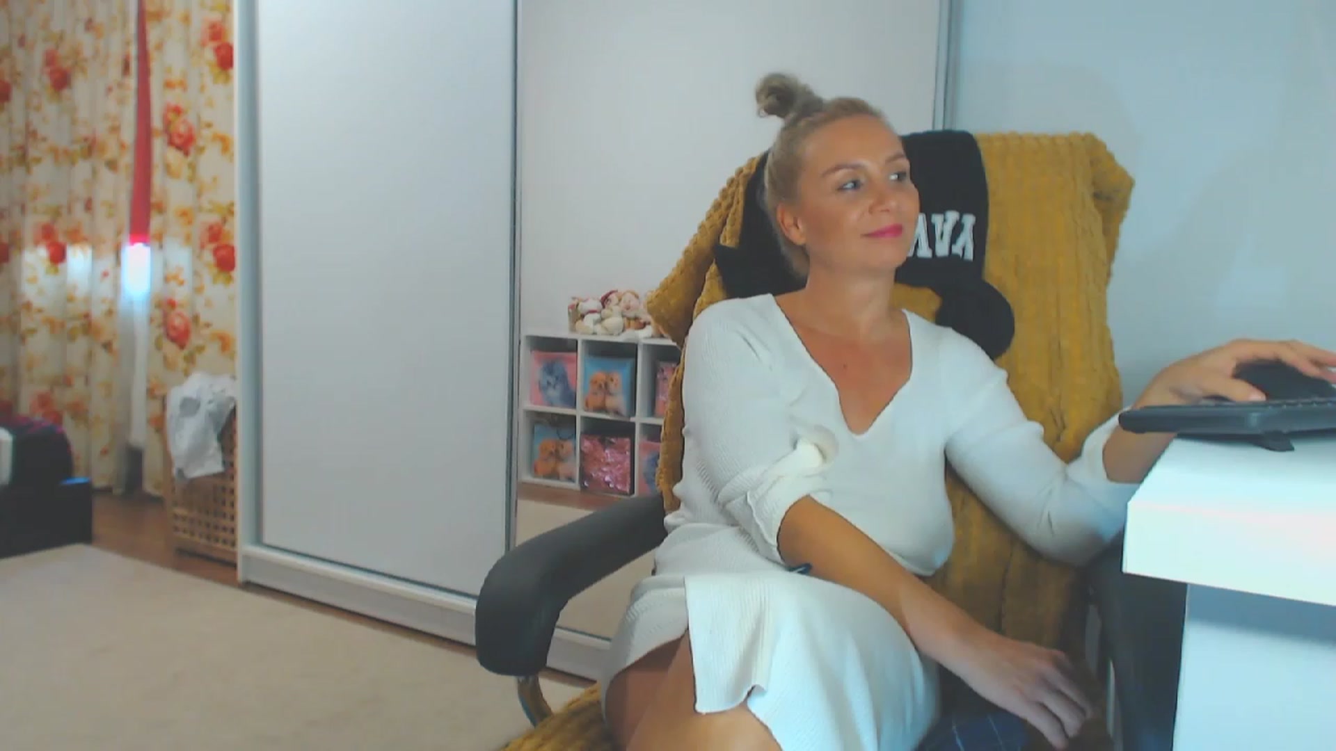 Gallery image thumbnail from Merlyn4u's myfreecams stream on, 09/28/2023, 14:07 image 1 of 20