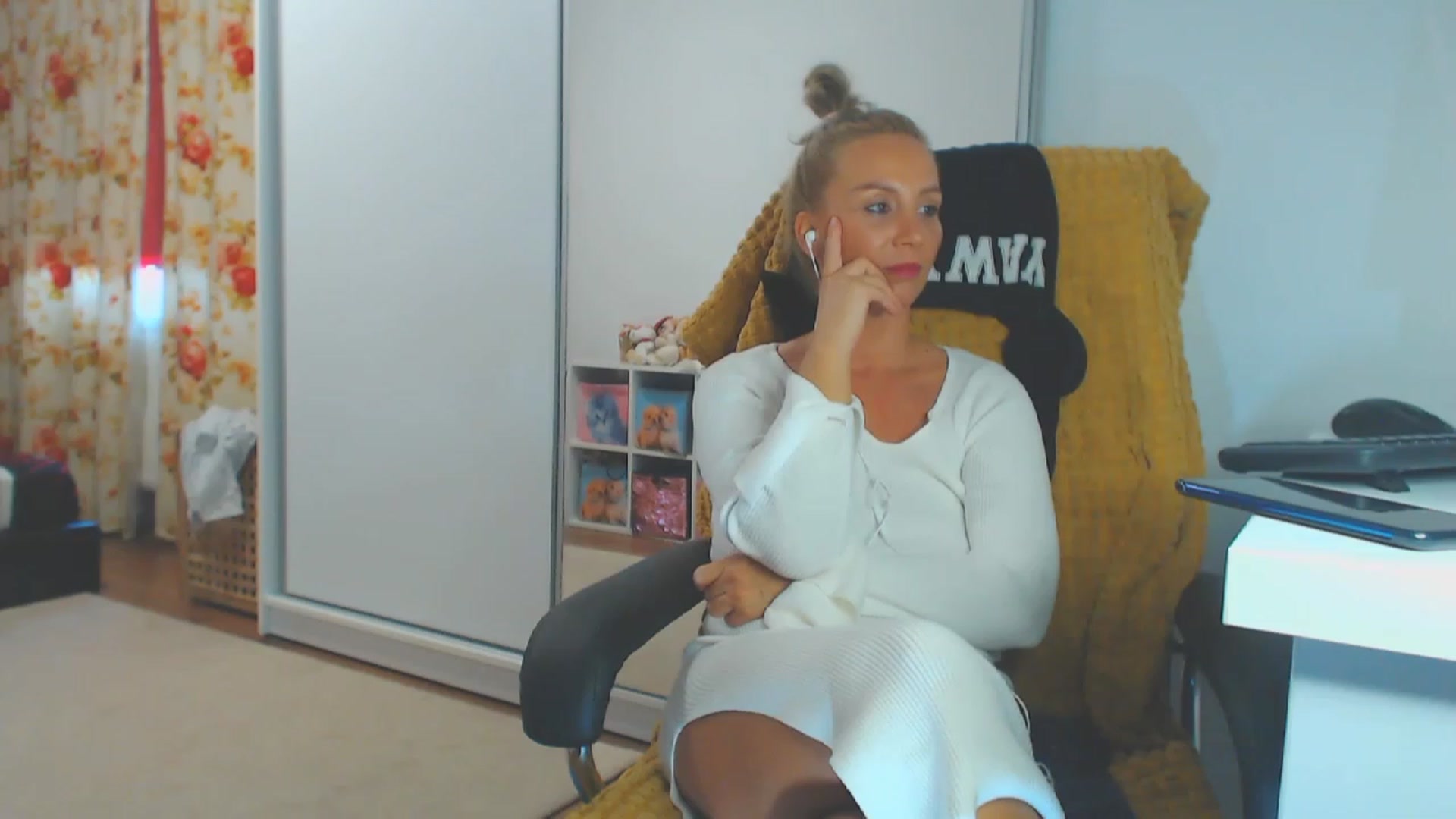 Gallery image thumbnail from Merlyn4u's myfreecams stream on, 09/28/2023, 14:07 image 4 of 20