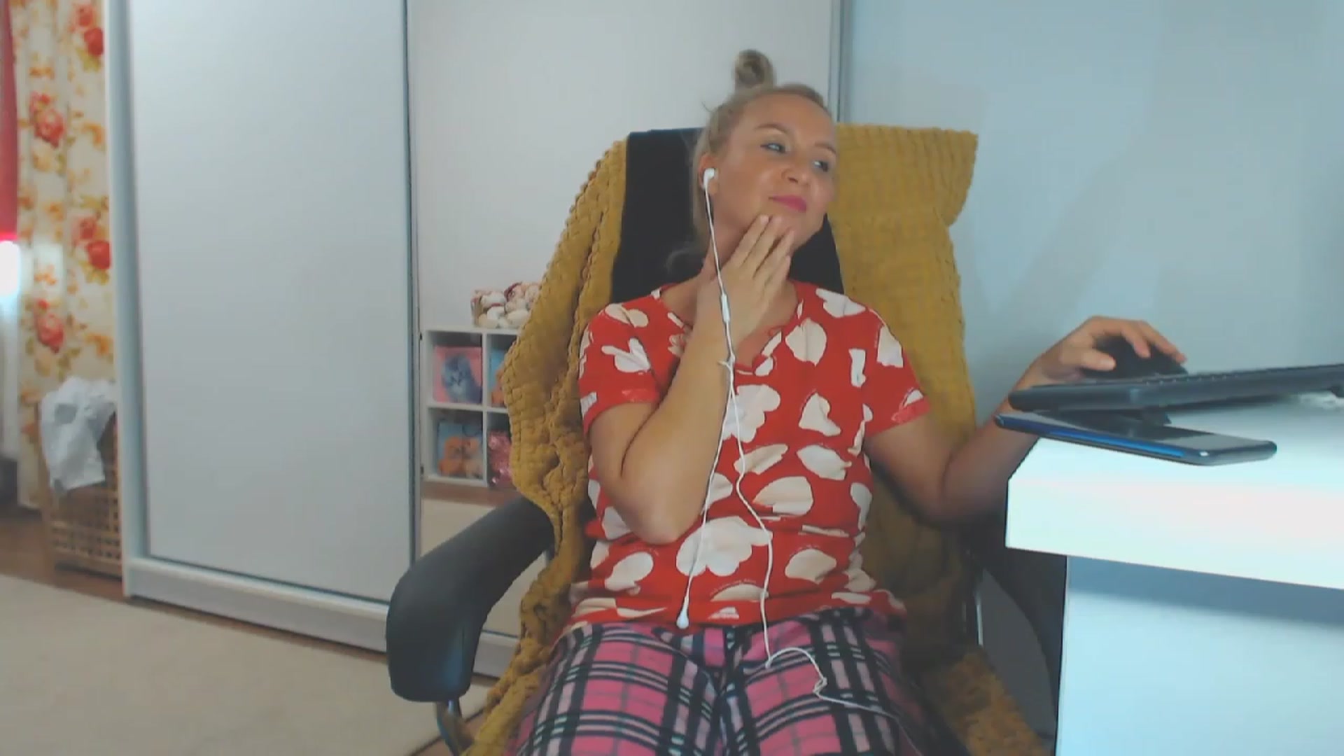 Gallery image thumbnail from Merlyn4u's myfreecams stream on, 09/28/2023, 14:07 image 18 of 20
