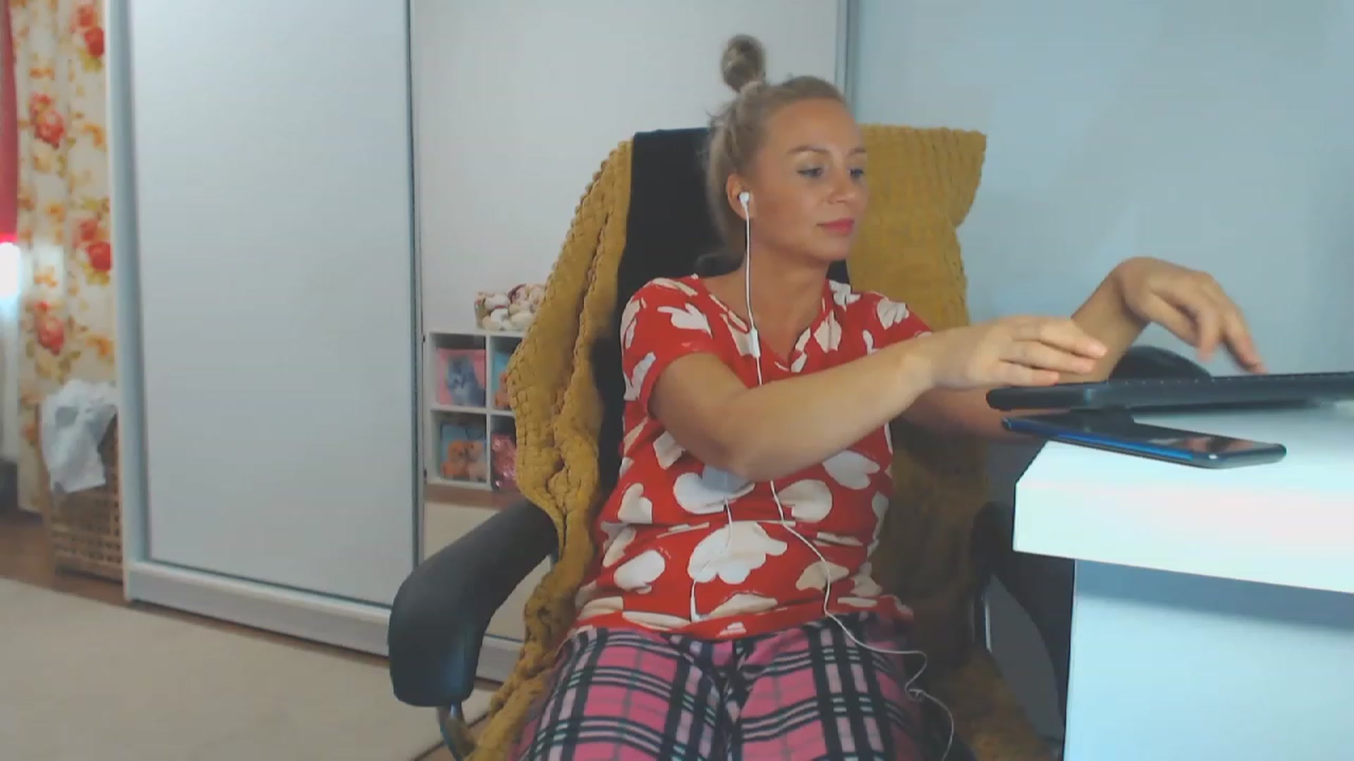 Gallery image thumbnail from Merlyn4u's myfreecams stream on, 09/28/2023, 14:07 image 19 of 20