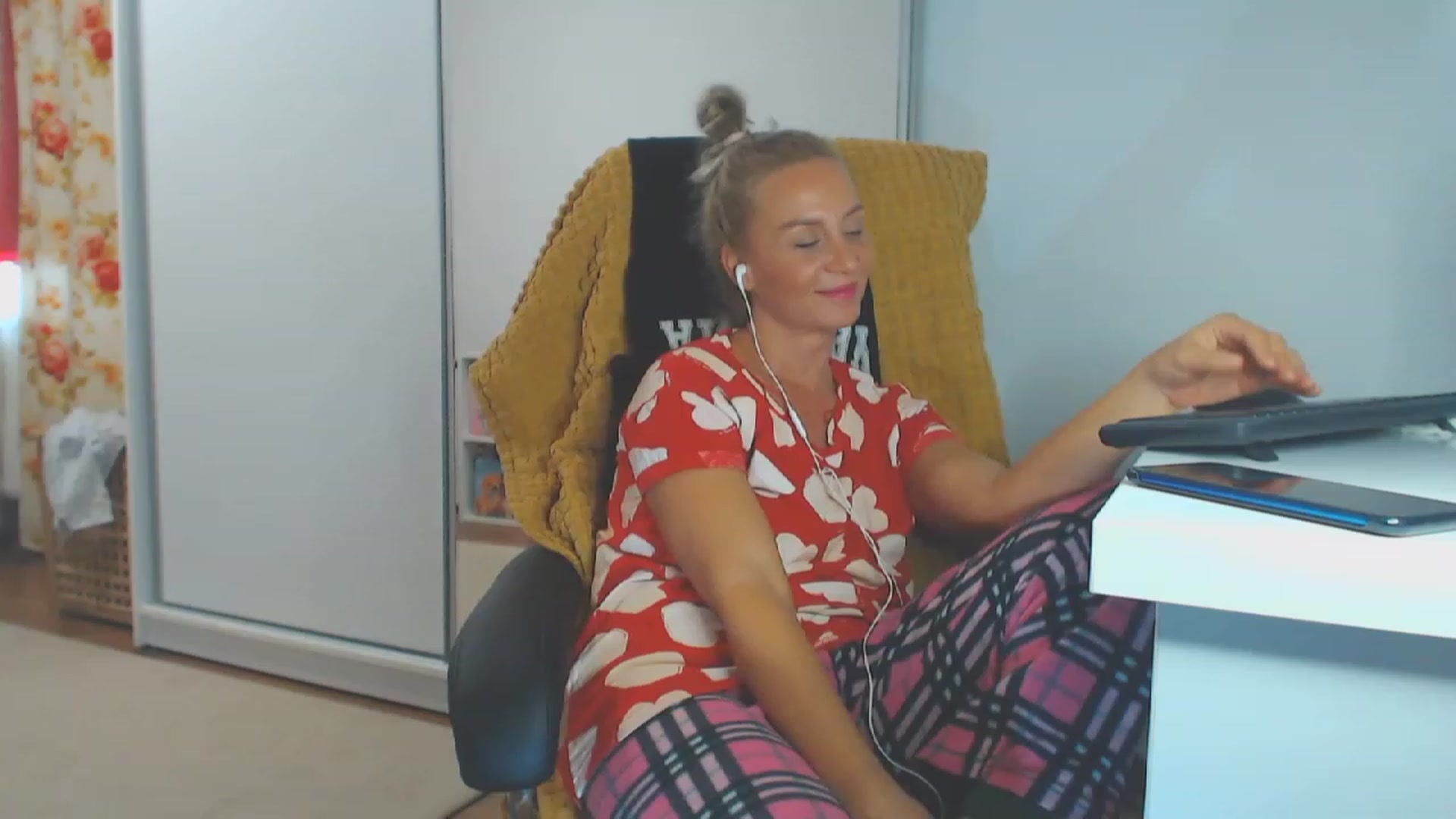 Gallery image thumbnail from Merlyn4u's myfreecams stream on, 09/28/2023, 14:07 image 16 of 20