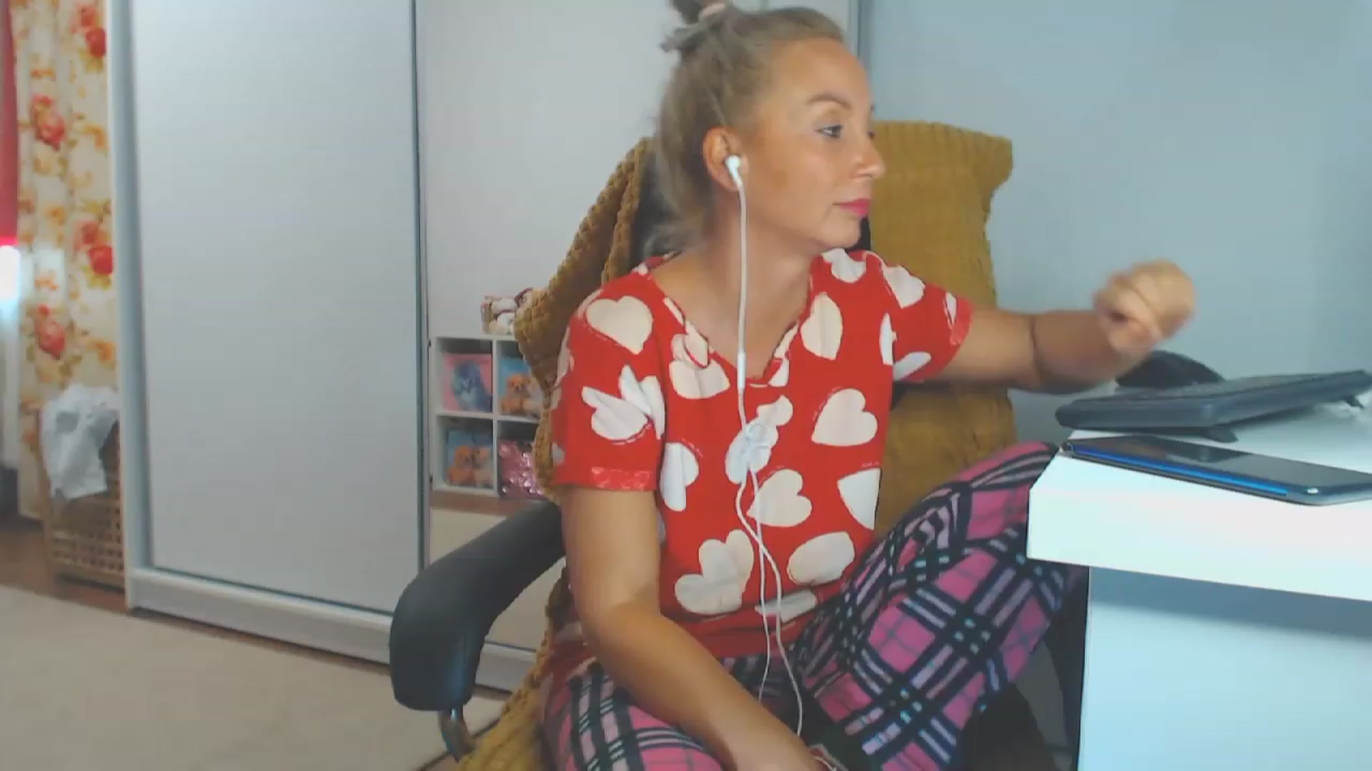 Gallery image thumbnail from Merlyn4u's myfreecams stream on, 09/28/2023, 14:07 image 12 of 20