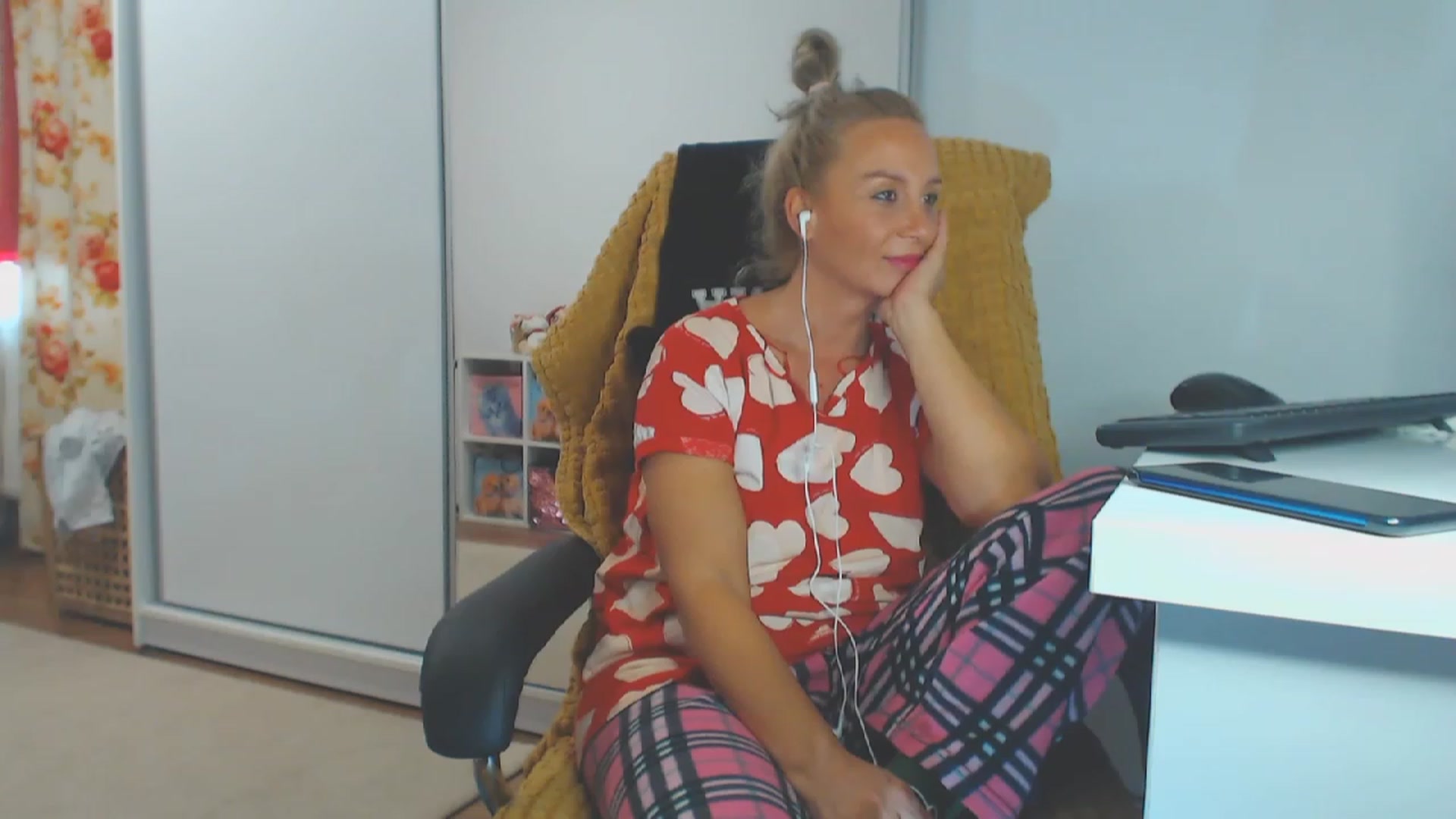 Gallery image thumbnail from Merlyn4u's myfreecams stream on, 09/28/2023, 14:07 image 13 of 20