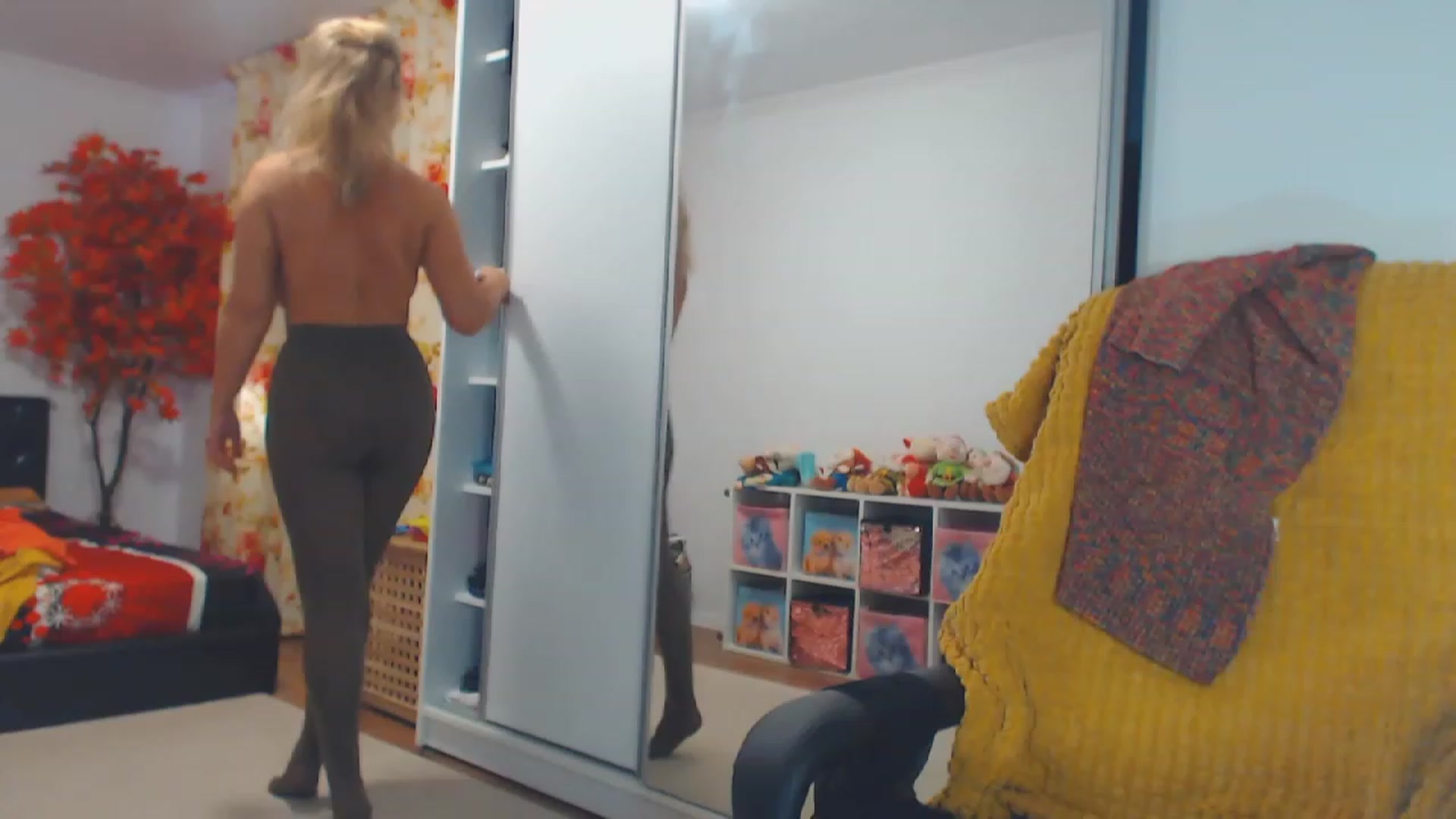 Gallery image thumbnail from Merlyn4u's myfreecams stream on, 10/08/2023, 13:28 image 3 of 20