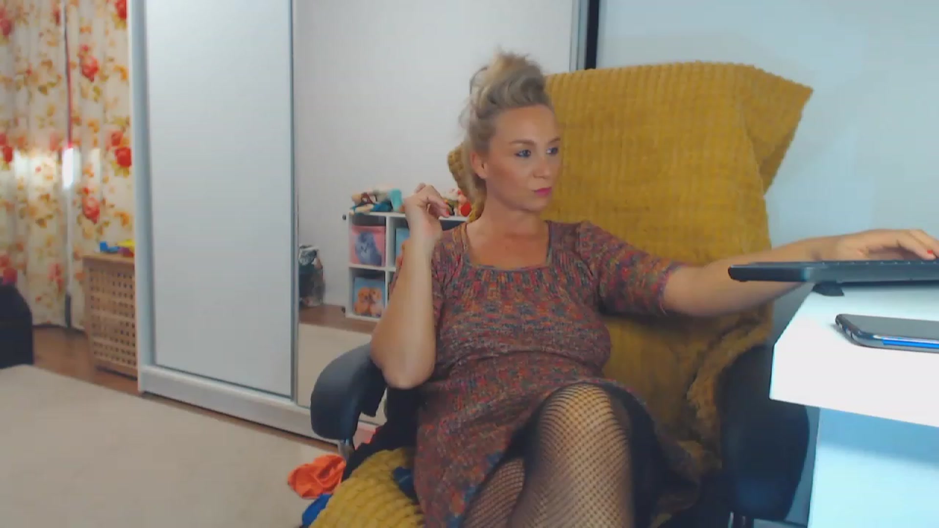Gallery image thumbnail from Merlyn4u's myfreecams stream on, 10/08/2023, 13:28 image 17 of 20
