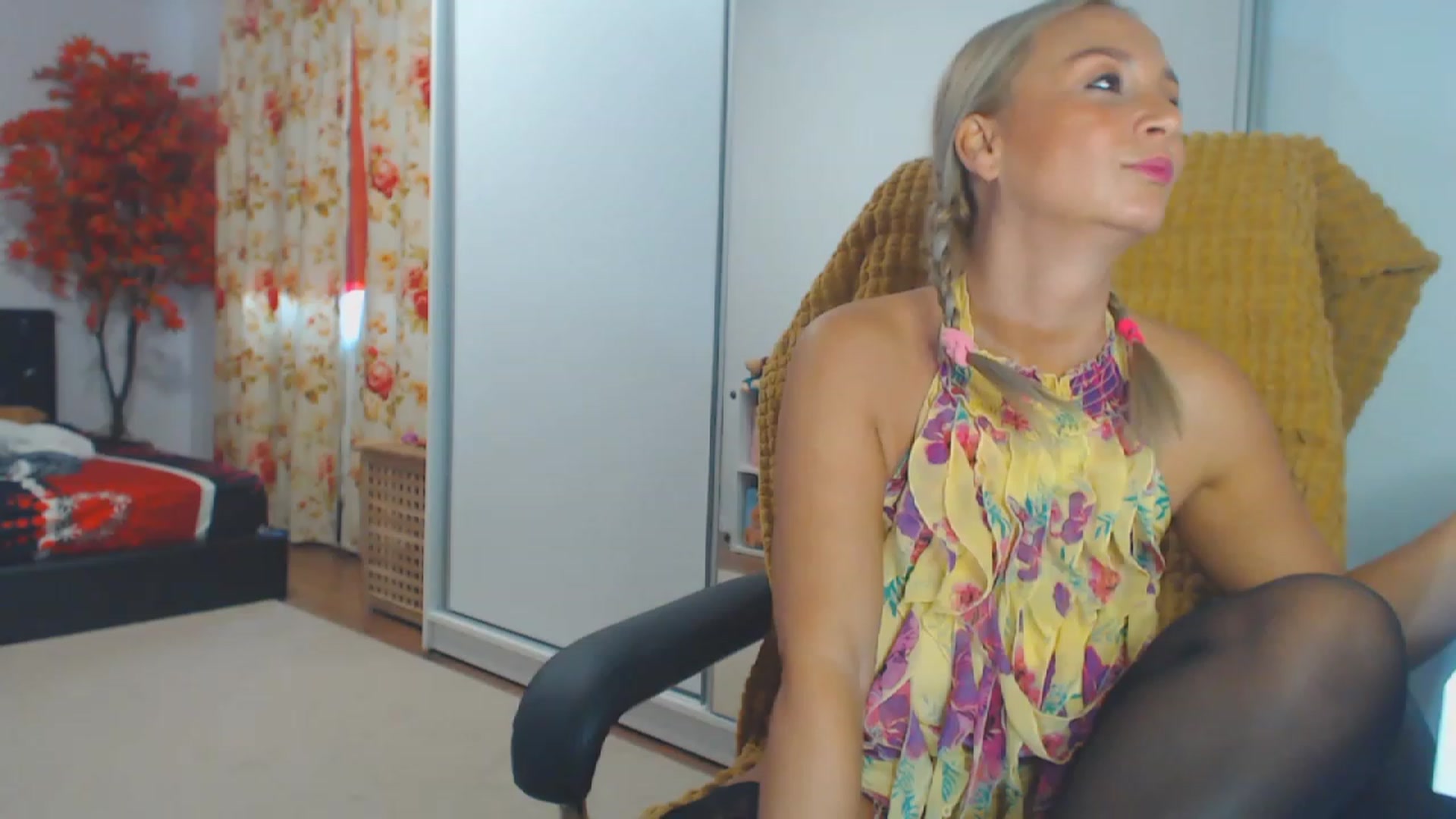 Gallery image thumbnail from Merlyn4u's myfreecams stream on, 10/09/2023, 13:50 image 13 of 20