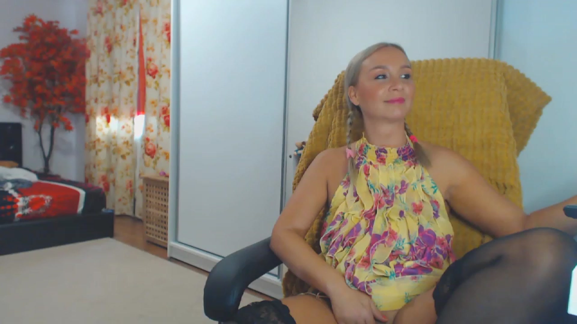 Gallery image thumbnail from Merlyn4u's myfreecams stream on, 10/09/2023, 13:50 image 15 of 20