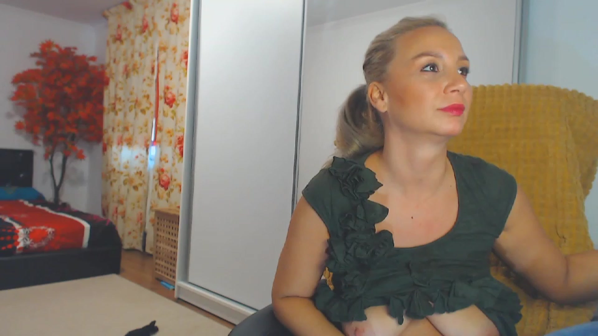 Gallery image thumbnail from Merlyn4u's myfreecams stream on, 10/11/2023, 13:17 image 1 of 20