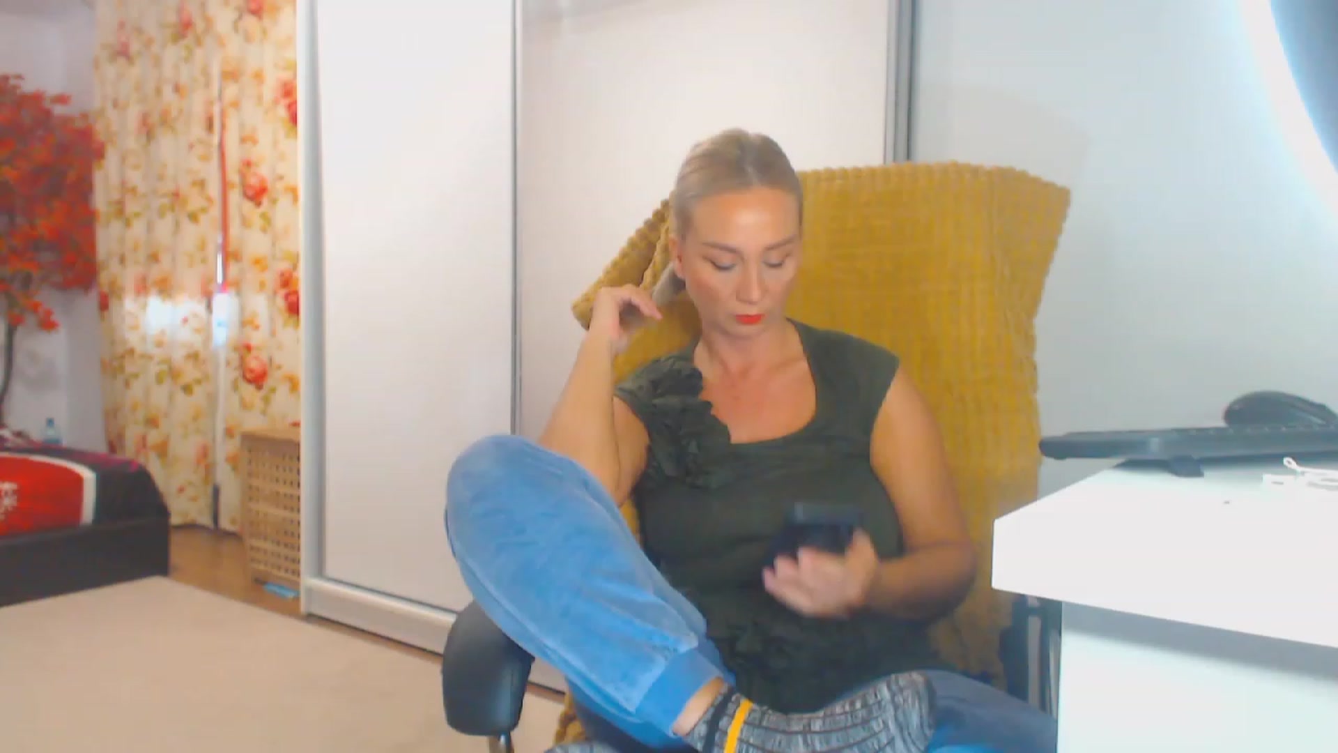 Gallery image thumbnail from Merlyn4u's myfreecams stream on, 10/12/2023, 13:39 image 13 of 20