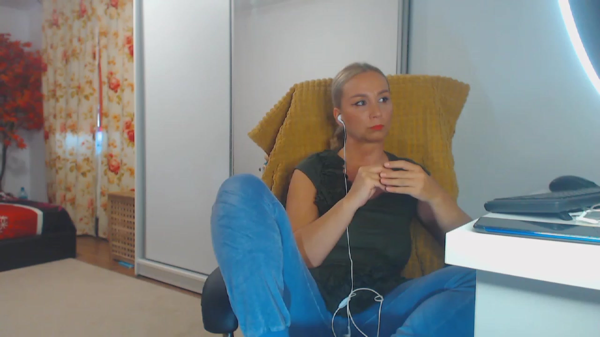 Gallery image thumbnail from Merlyn4u's myfreecams stream on, 10/12/2023, 13:39 image 2 of 20
