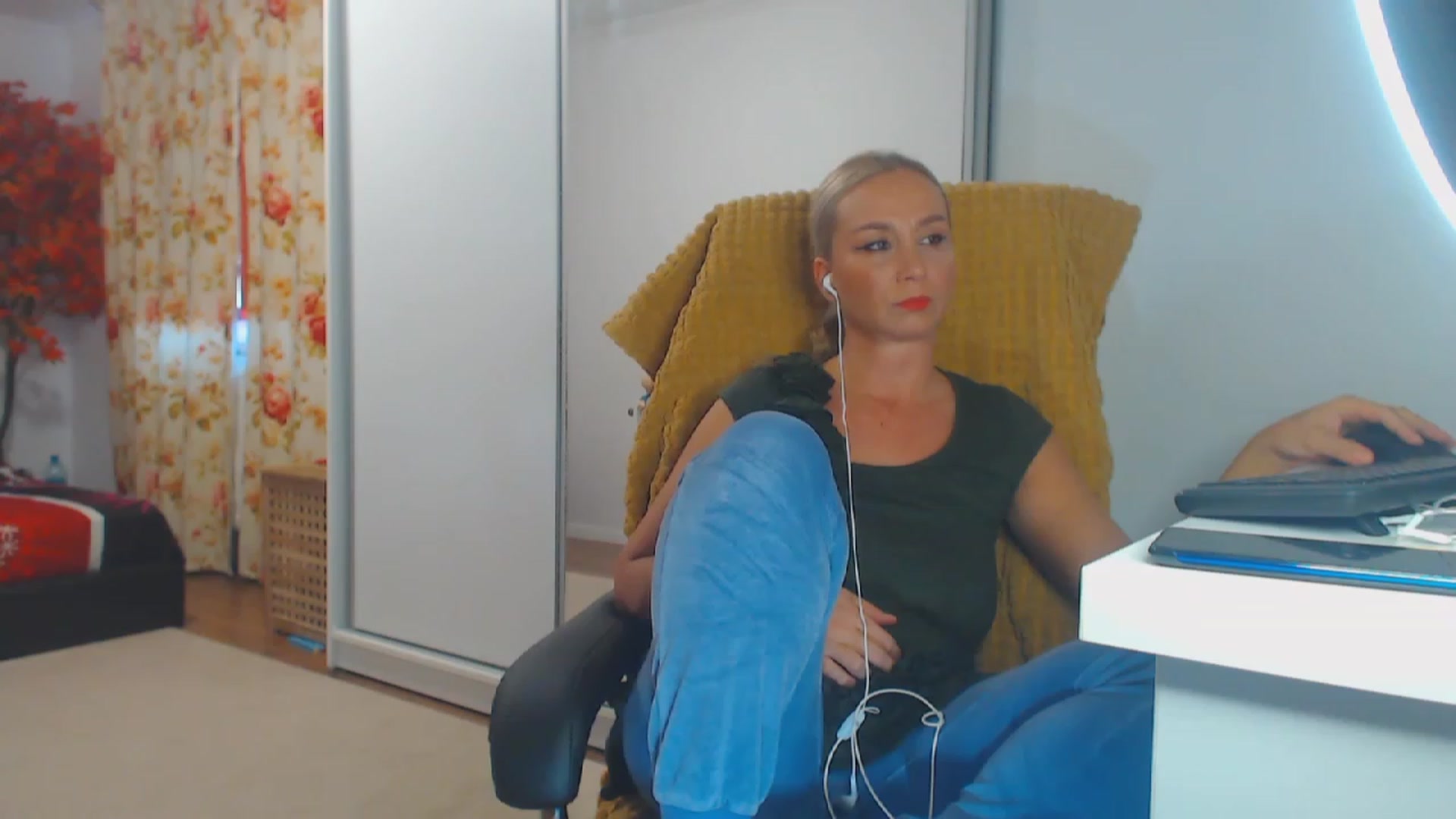 Gallery image thumbnail from Merlyn4u's myfreecams stream on, 10/12/2023, 13:39 image 1 of 20