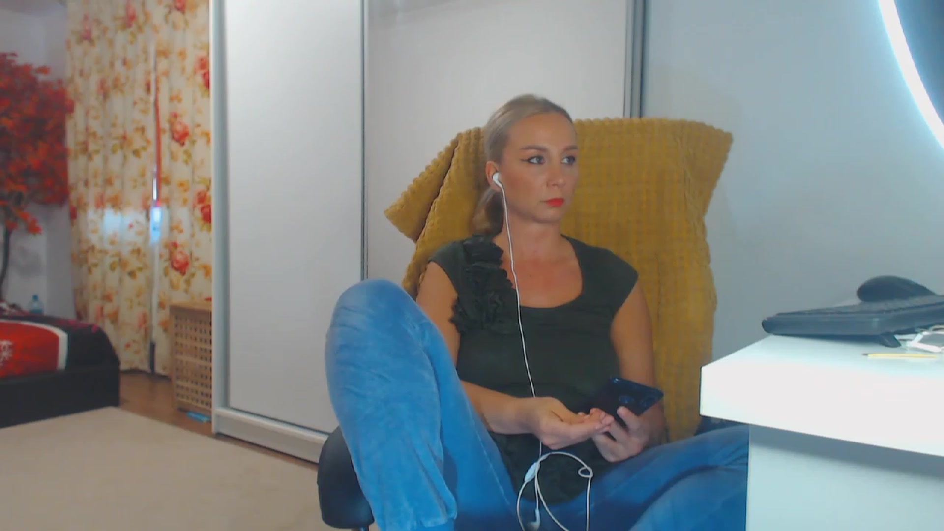 Gallery image thumbnail from Merlyn4u's myfreecams stream on, 10/12/2023, 13:39 image 4 of 20