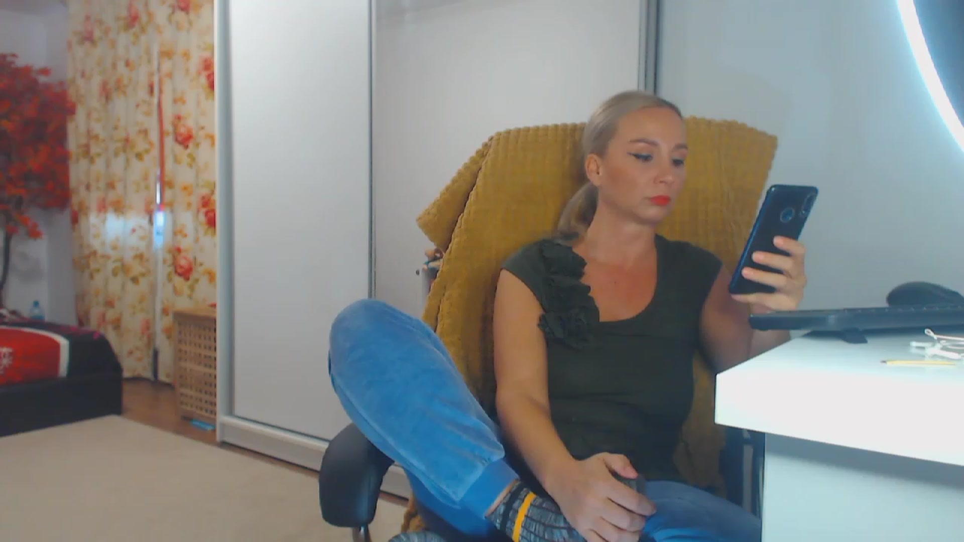 Gallery image thumbnail from Merlyn4u's myfreecams stream on, 10/12/2023, 13:39 image 10 of 20