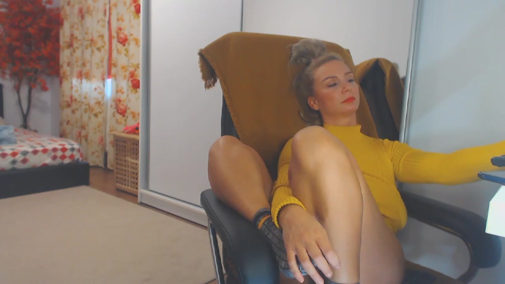 Gallery image thumbnail from Merlyn4u's myfreecams stream on, 10/14/2023, 13:21 image 18 of 20