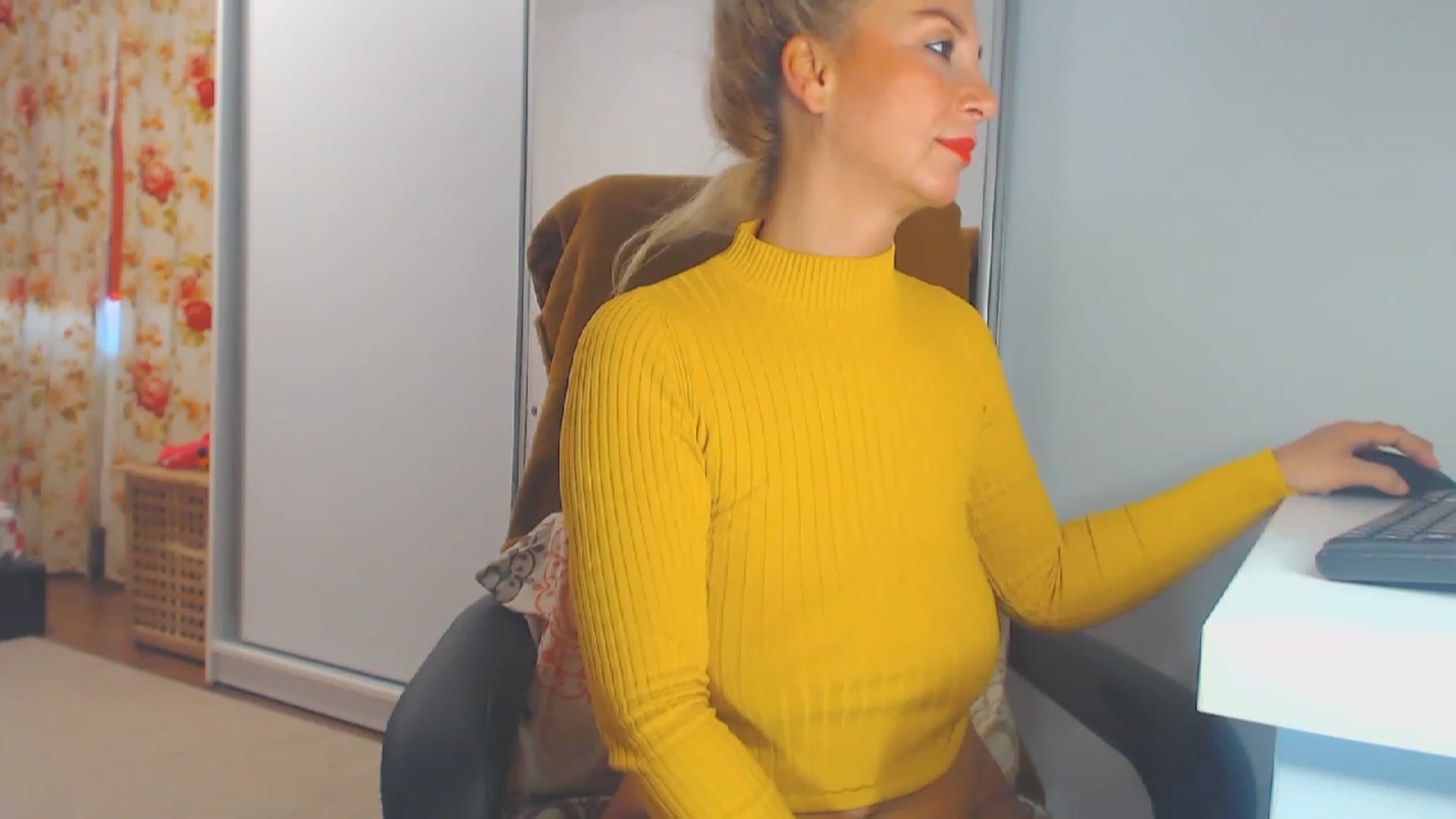 Gallery image thumbnail from Merlyn4u's myfreecams stream on, 10/14/2023, 14:57 image 10 of 20