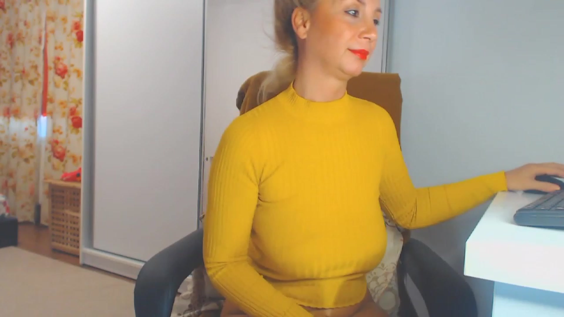 Gallery image thumbnail from Merlyn4u's myfreecams stream on, 10/14/2023, 14:57 image 9 of 20
