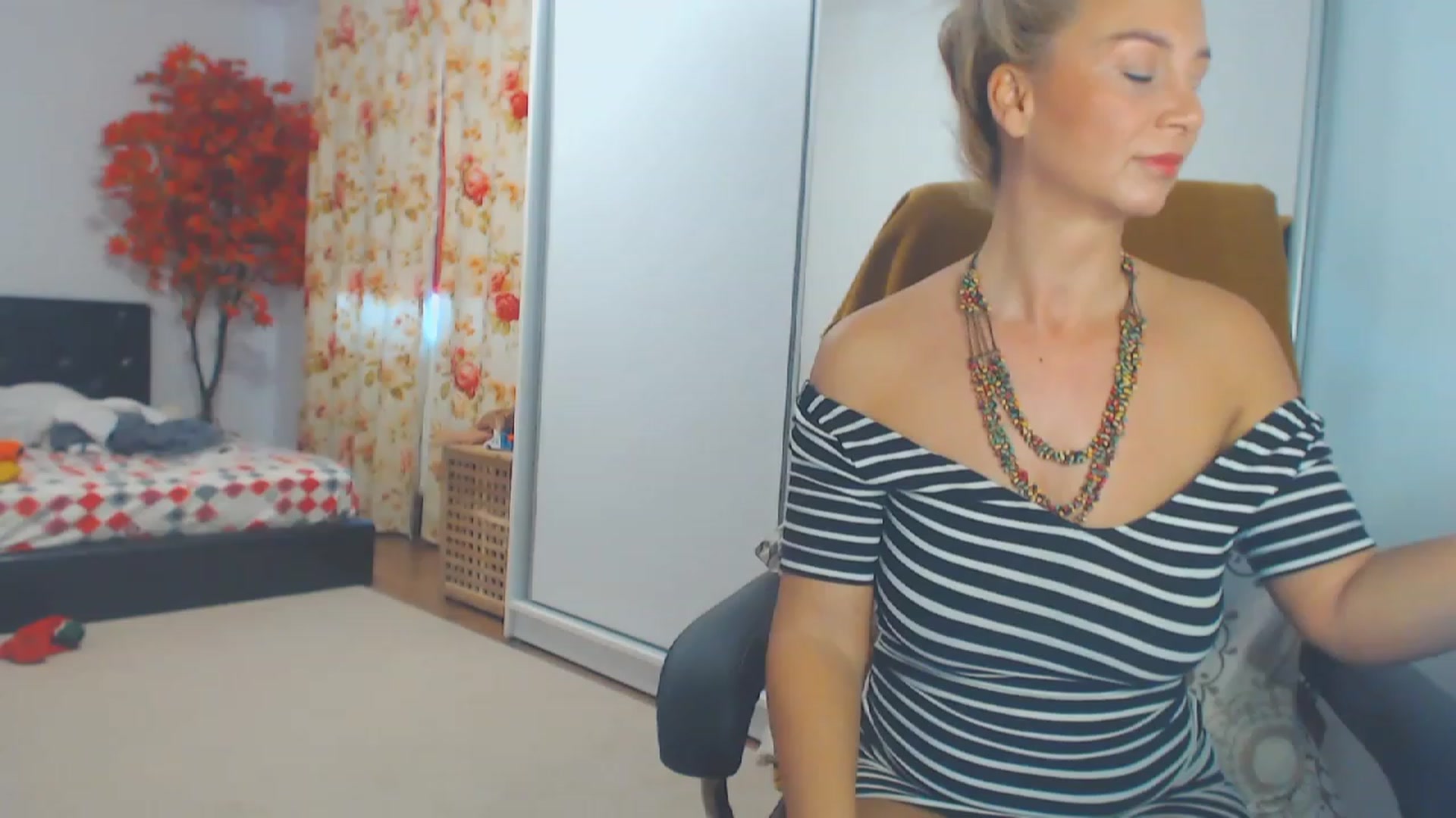 Gallery image thumbnail from Merlyn4u's myfreecams stream on, 10/15/2023, 13:21 image 1 of 20