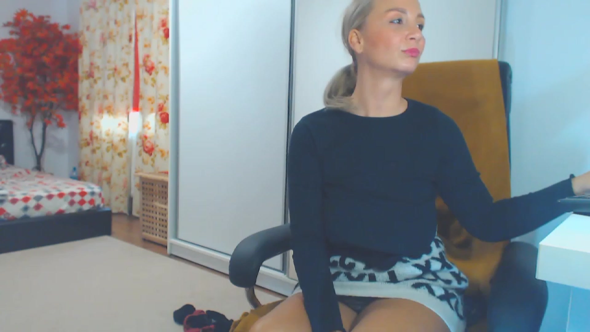 Gallery image thumbnail from Merlyn4u's myfreecams stream on, 10/17/2023, 14:07 image 10 of 20
