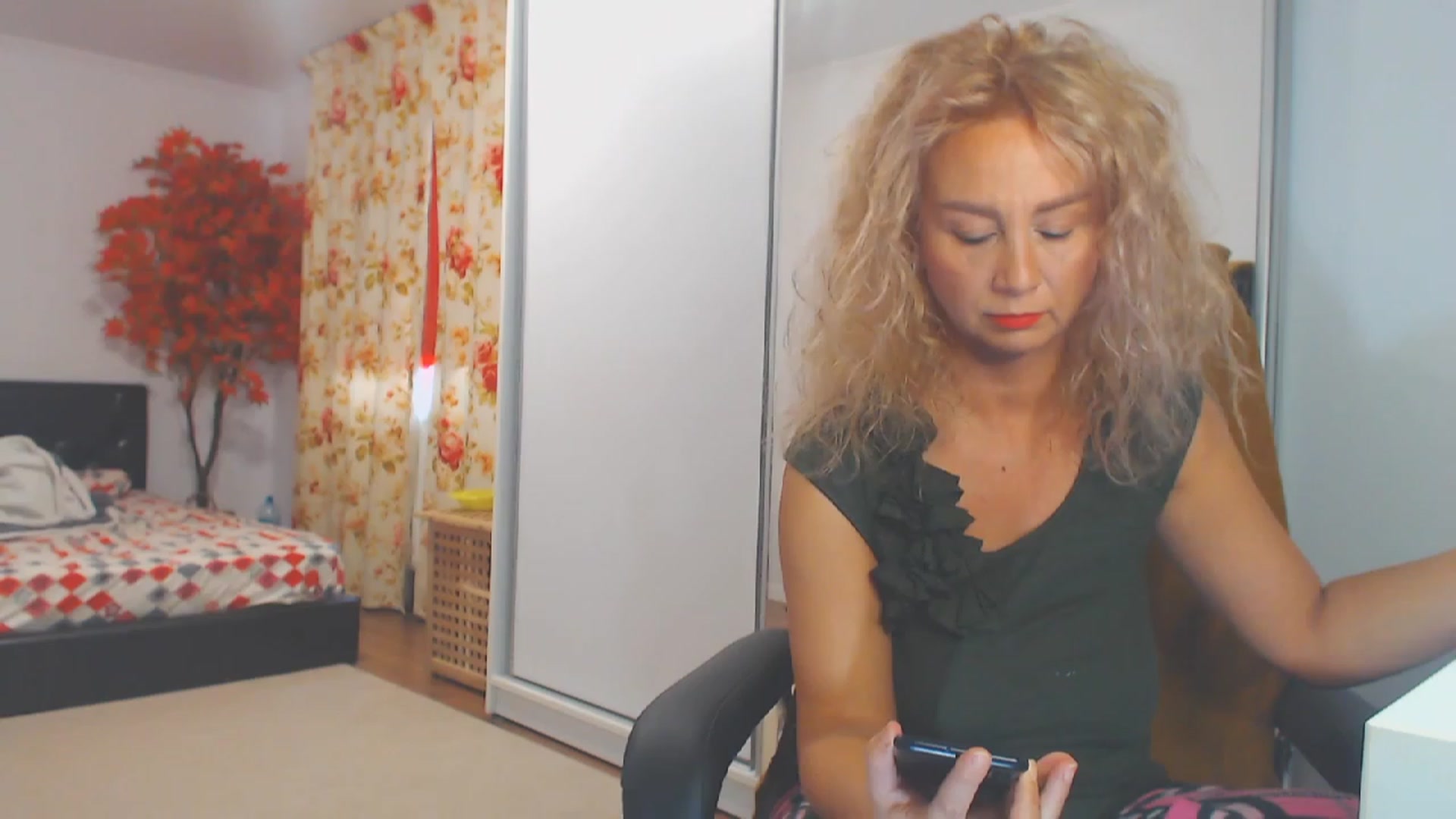 Gallery image thumbnail from Merlyn4u's myfreecams stream on, 10/18/2023, 14:33 image 1 of 20