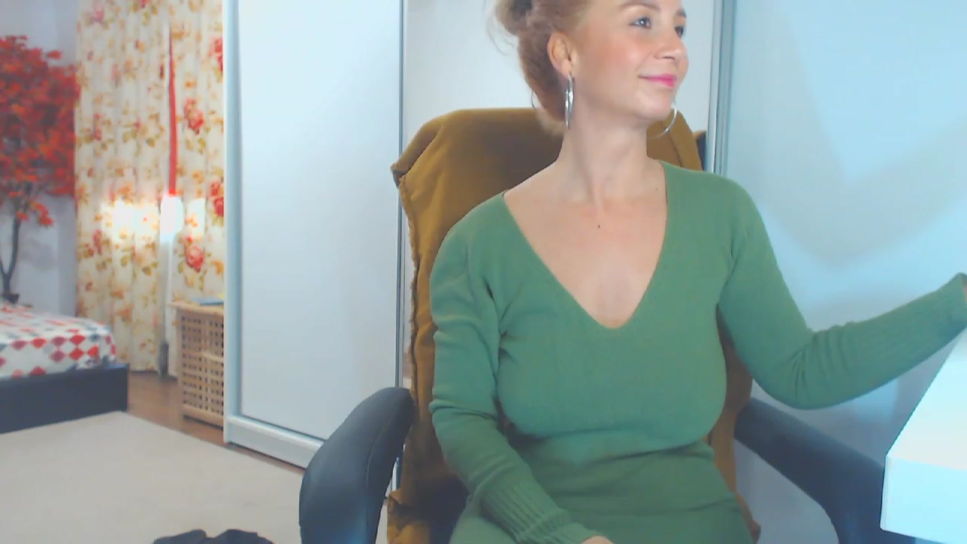 Gallery image thumbnail from Merlyn4u's myfreecams stream on, 10/20/2023, 13:44 image 7 of 20