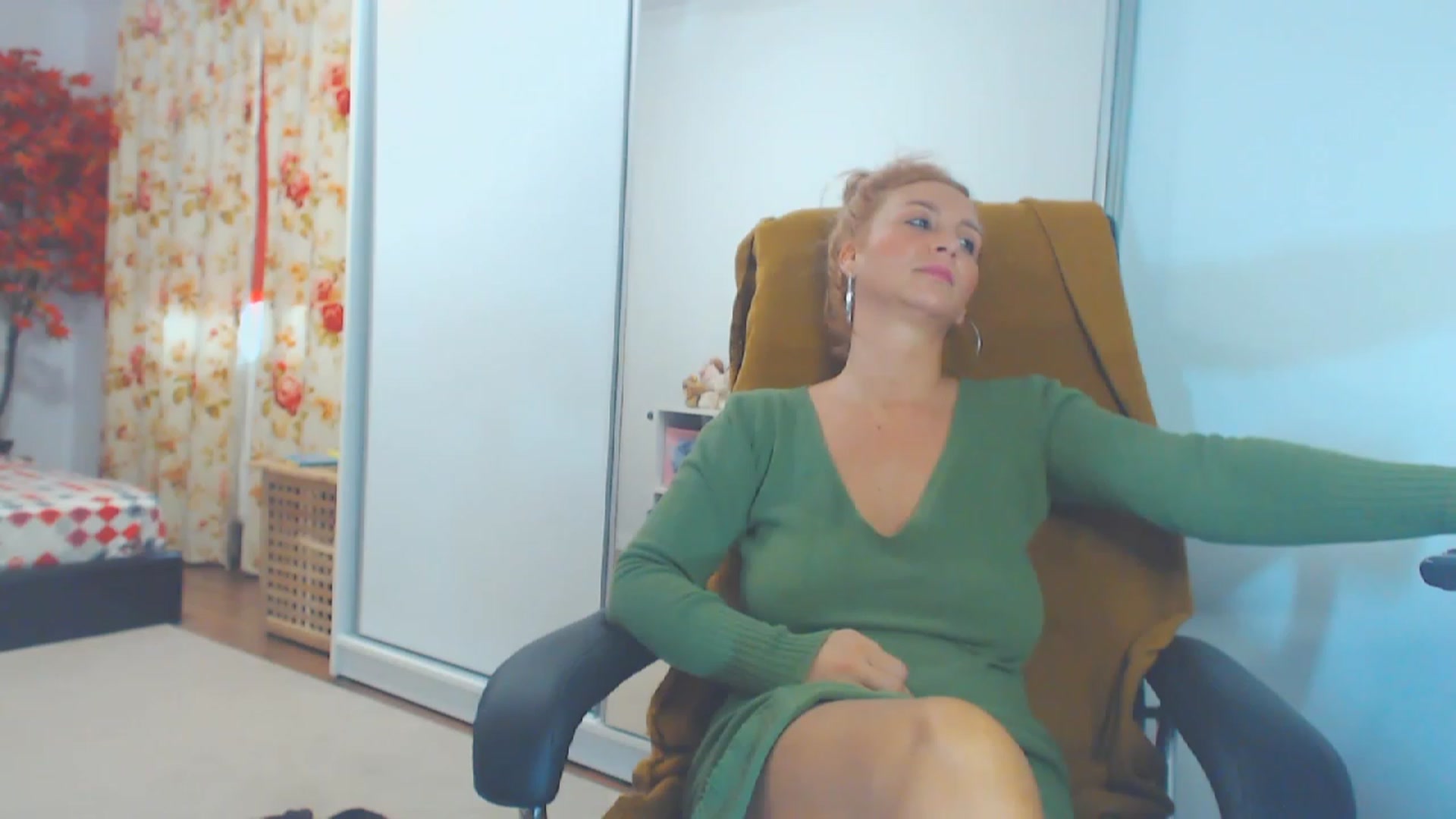 Gallery image thumbnail from Merlyn4u's myfreecams stream on, 10/20/2023, 13:44 image 18 of 20