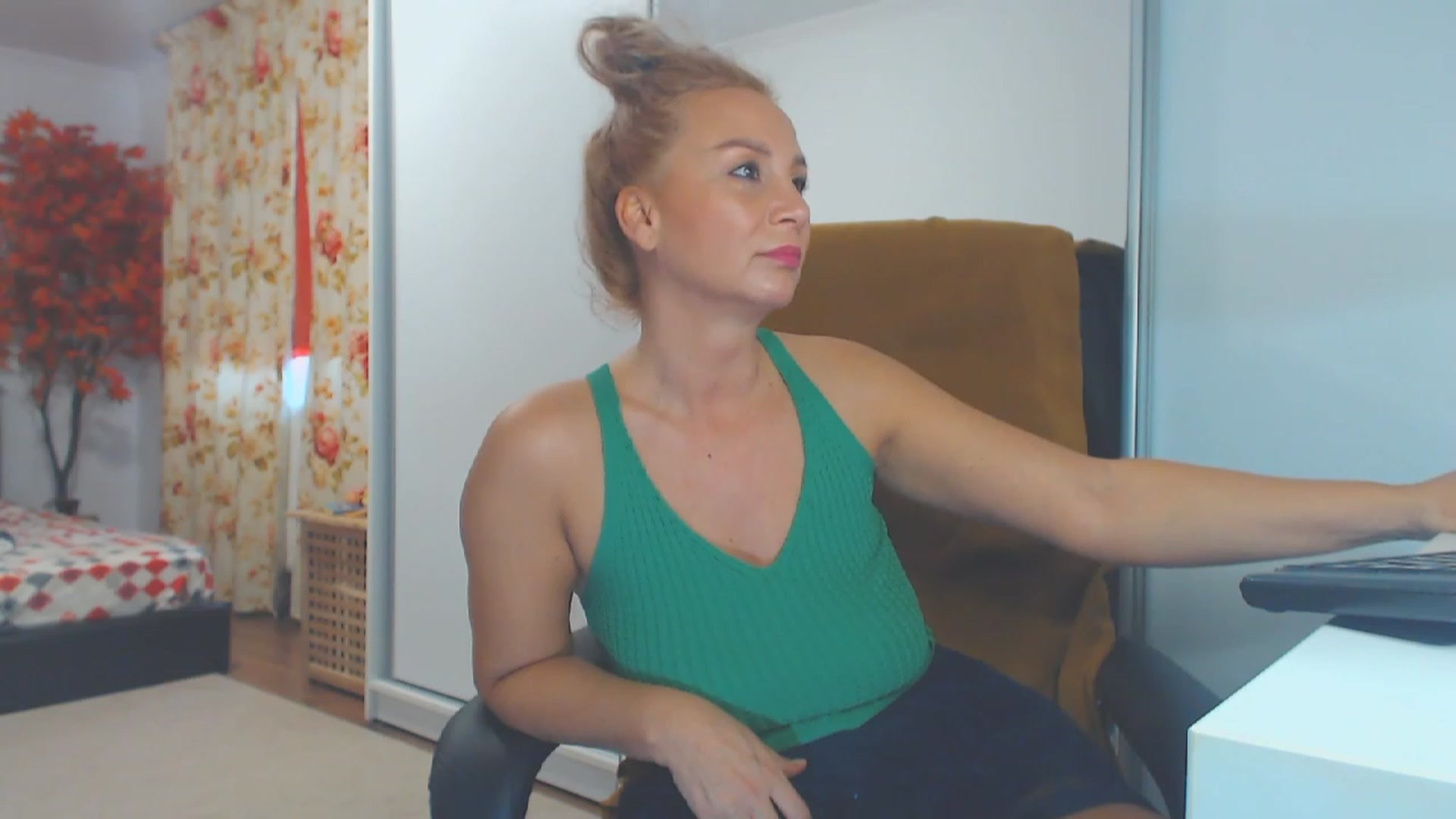 Gallery image thumbnail from Merlyn4u's myfreecams stream on, 10/21/2023, 13:18 image 13 of 20