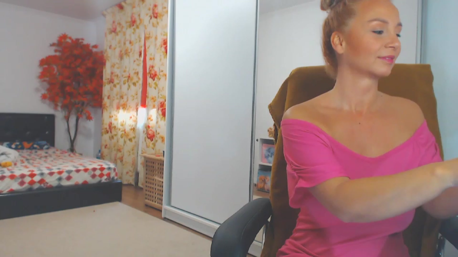 Gallery image thumbnail from Merlyn4u's myfreecams stream on, 10/22/2023, 12:16 image 1 of 20
