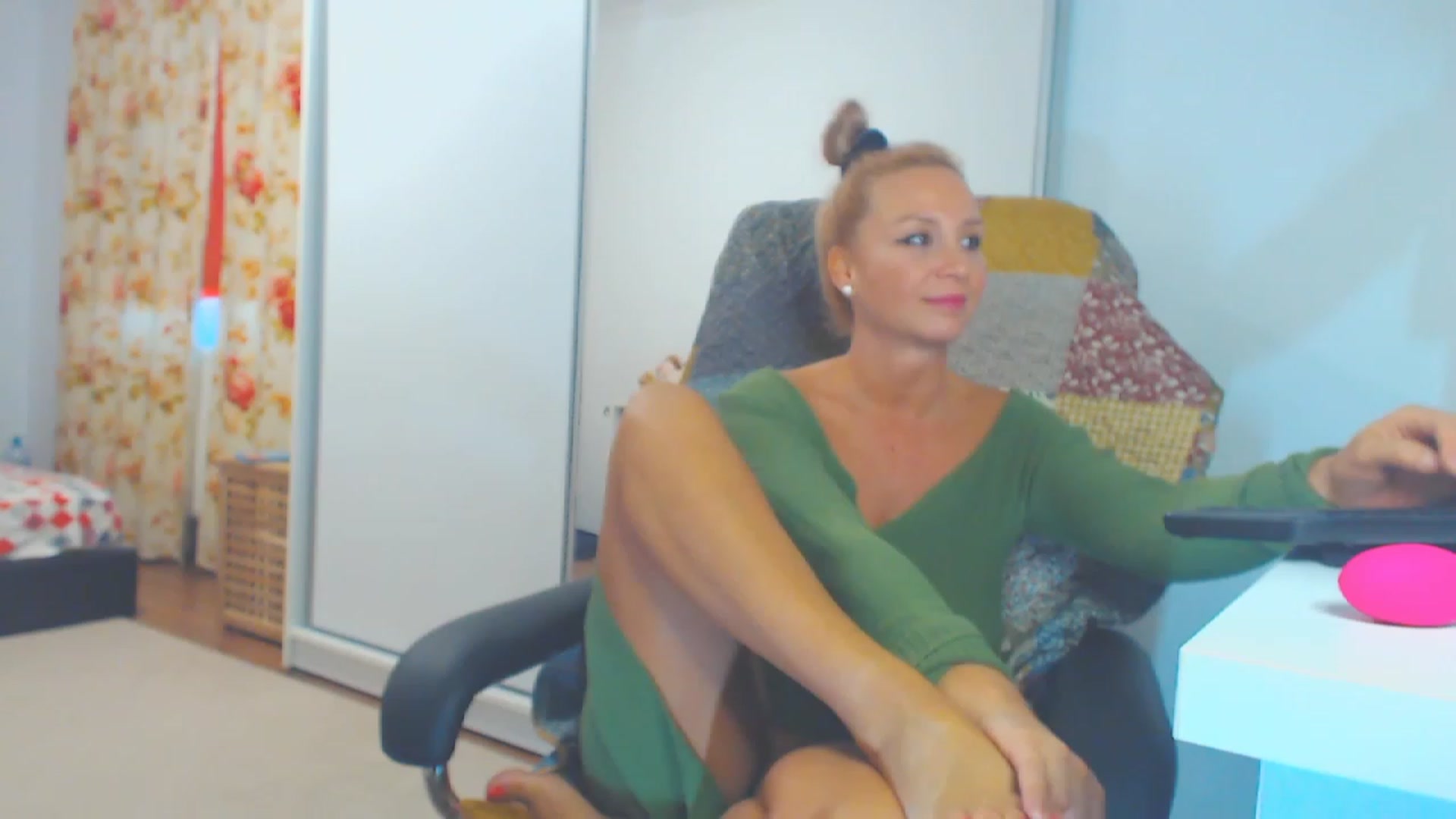 Gallery image thumbnail from Merlyn4u's myfreecams stream on, 10/30/2023, 14:35 image 3 of 20