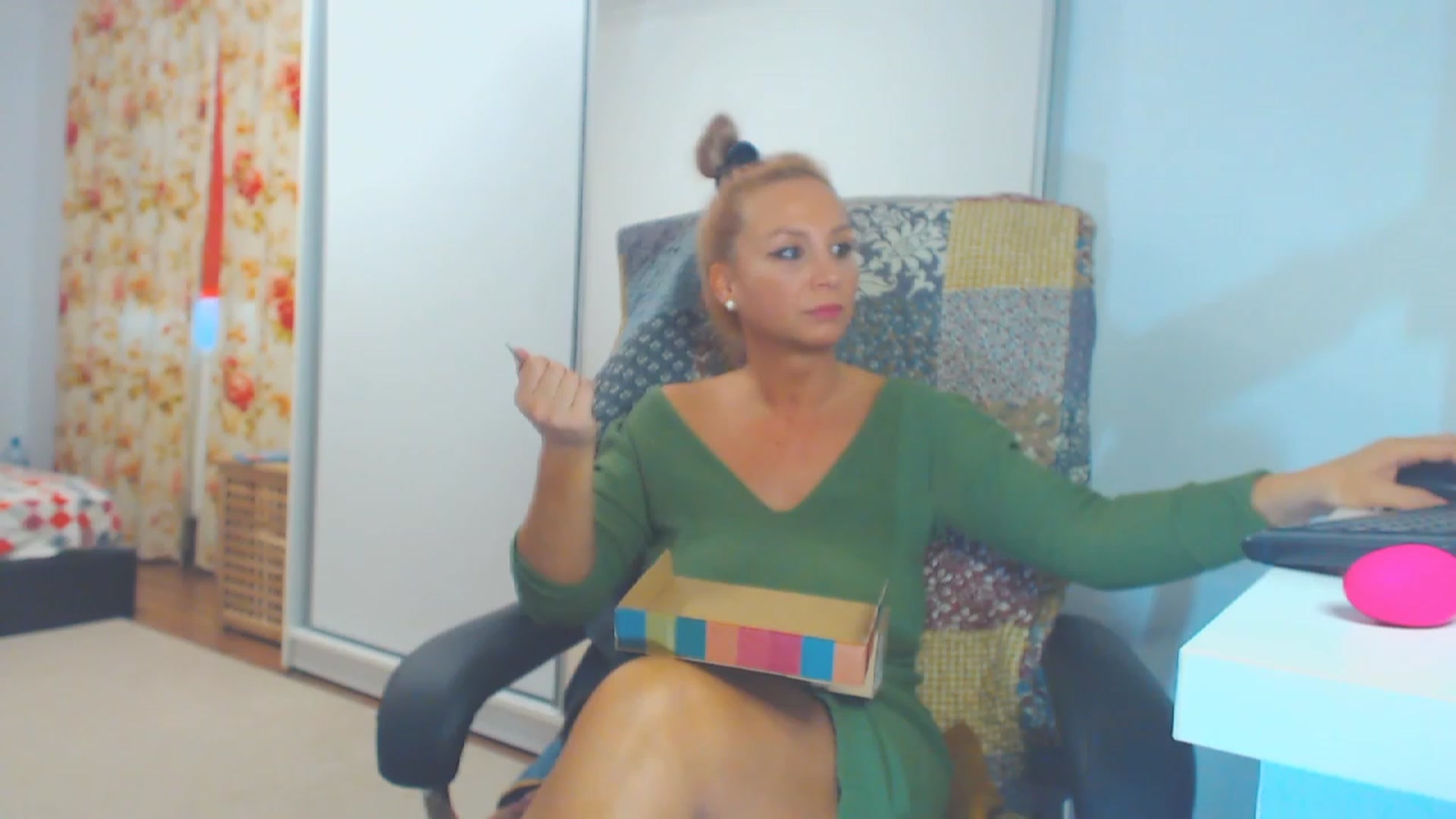 Gallery image thumbnail from Merlyn4u's myfreecams stream on, 10/30/2023, 14:35 image 15 of 20