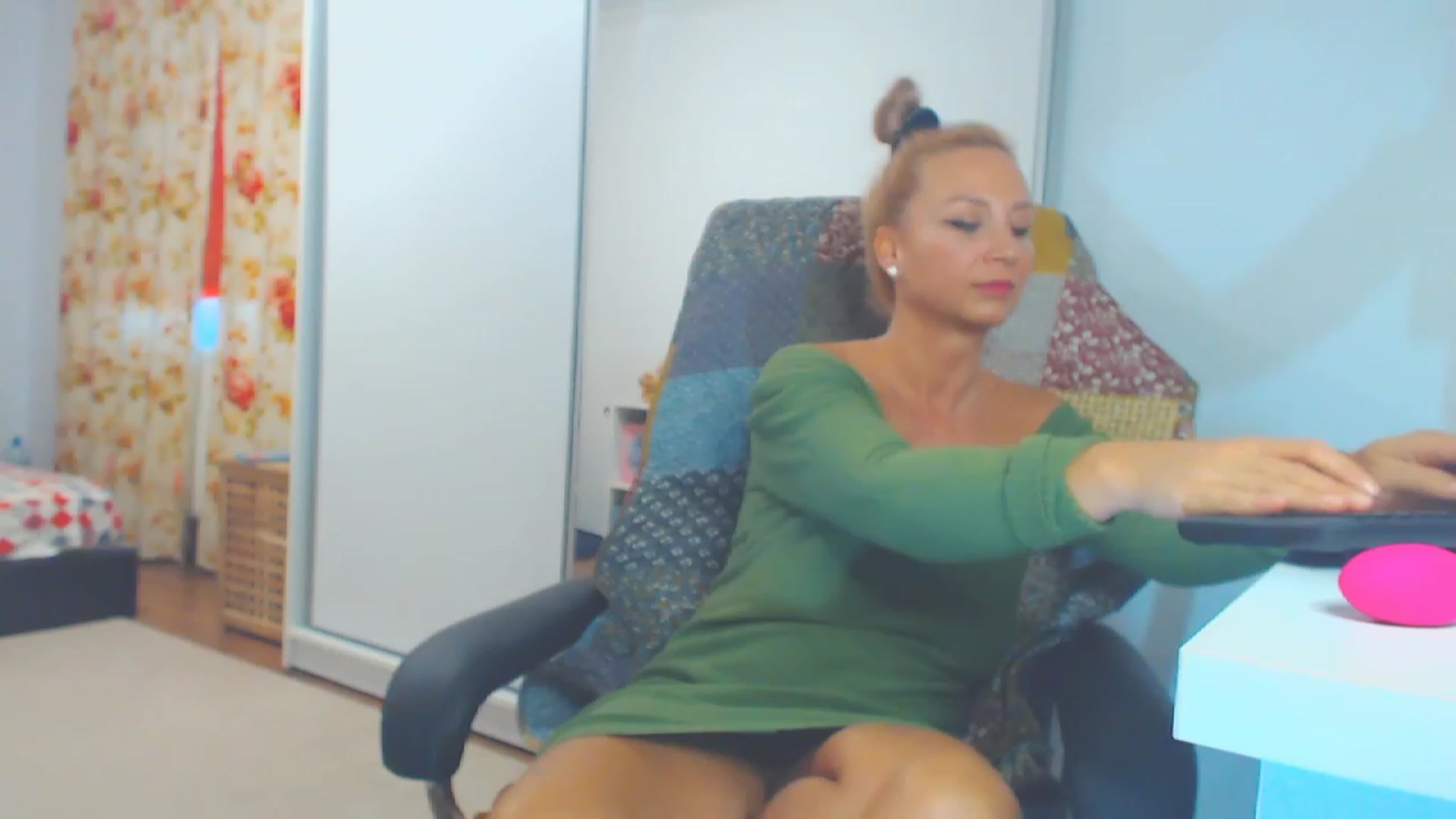 Gallery image thumbnail from Merlyn4u's myfreecams stream on, 10/30/2023, 14:35 image 2 of 20