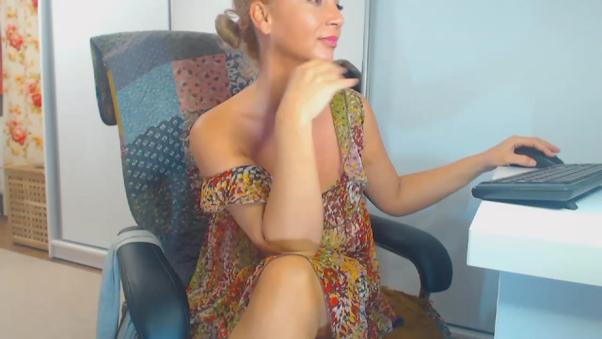 Gallery image thumbnail from Merlyn4u's myfreecams stream on, 11/05/2023, 15:41 image 19 of 20