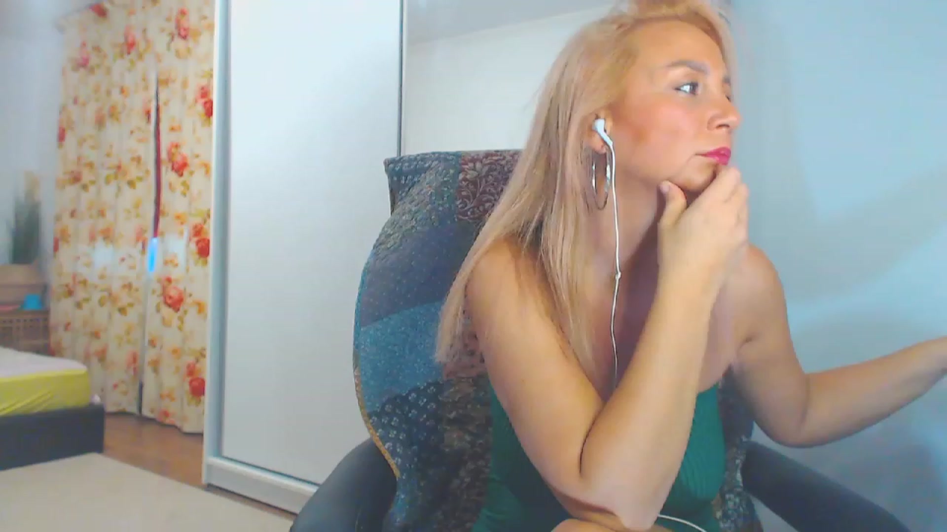 Gallery image thumbnail from Merlyn4u's myfreecams stream on, 11/09/2023, 13:39 image 9 of 20