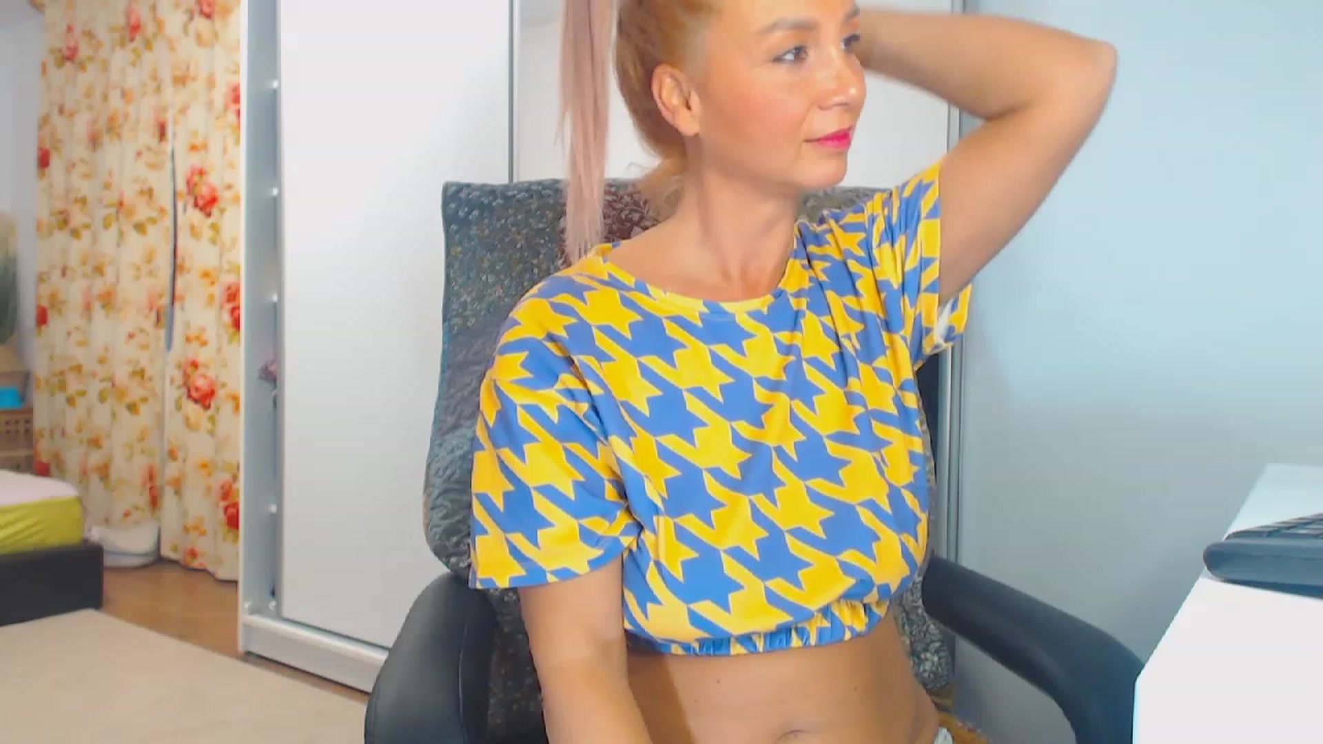 Gallery image thumbnail from Merlyn4u's myfreecams stream on, 11/11/2023, 13:44 image 17 of 20