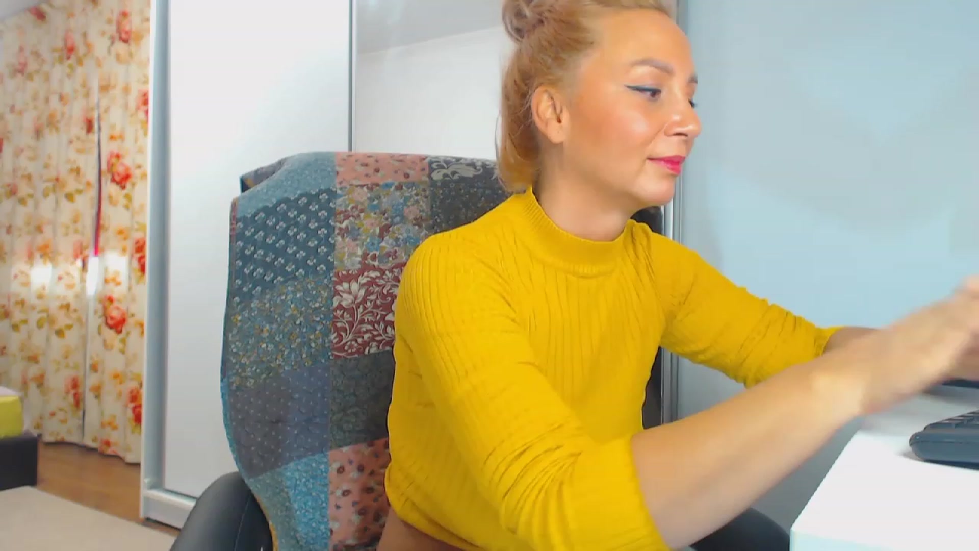 Gallery image thumbnail from Merlyn4u's myfreecams stream on, 11/19/2023, 13:22 image 16 of 20