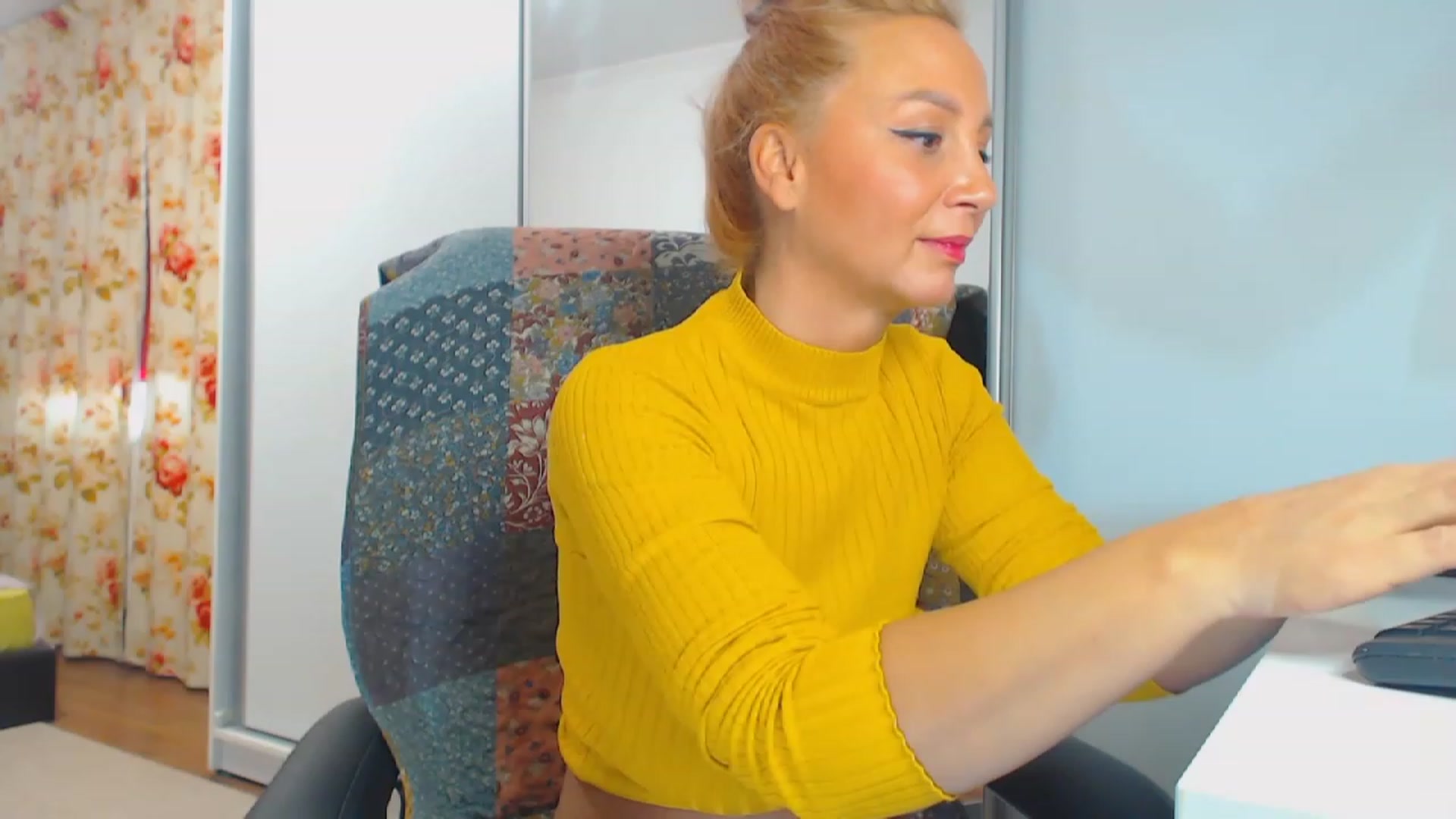 Gallery image thumbnail from Merlyn4u's myfreecams stream on, 11/19/2023, 13:22 image 18 of 20