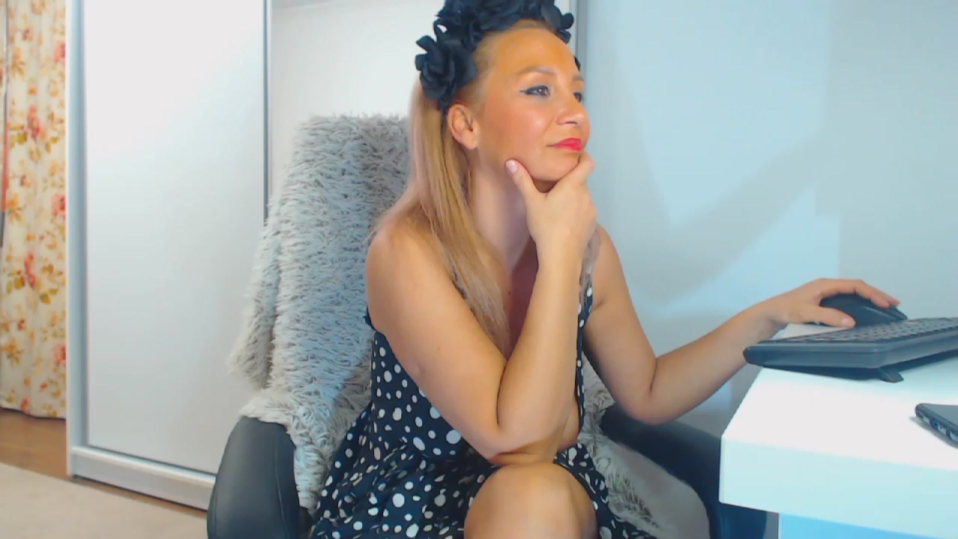Gallery image thumbnail from Merlyn4u's myfreecams stream on, 11/26/2023, 16:07 image 15 of 20