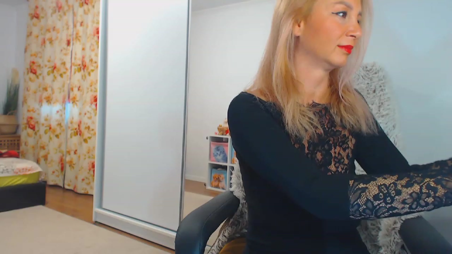 Gallery image thumbnail from Merlyn4u's myfreecams stream on, 11/27/2023, 13:33 image 8 of 20