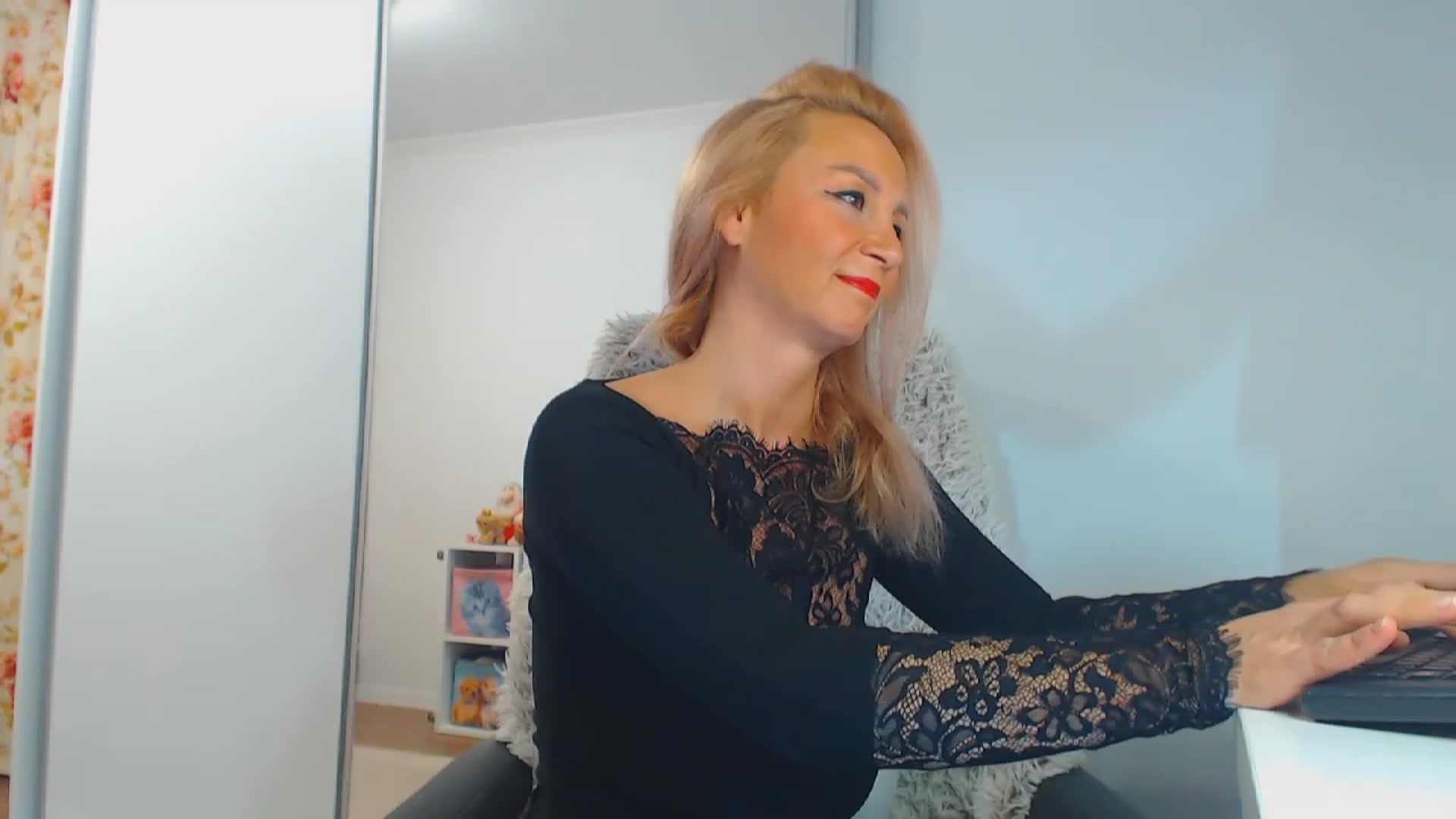 Gallery image thumbnail from Merlyn4u's myfreecams stream on, 11/27/2023, 13:33 image 14 of 20