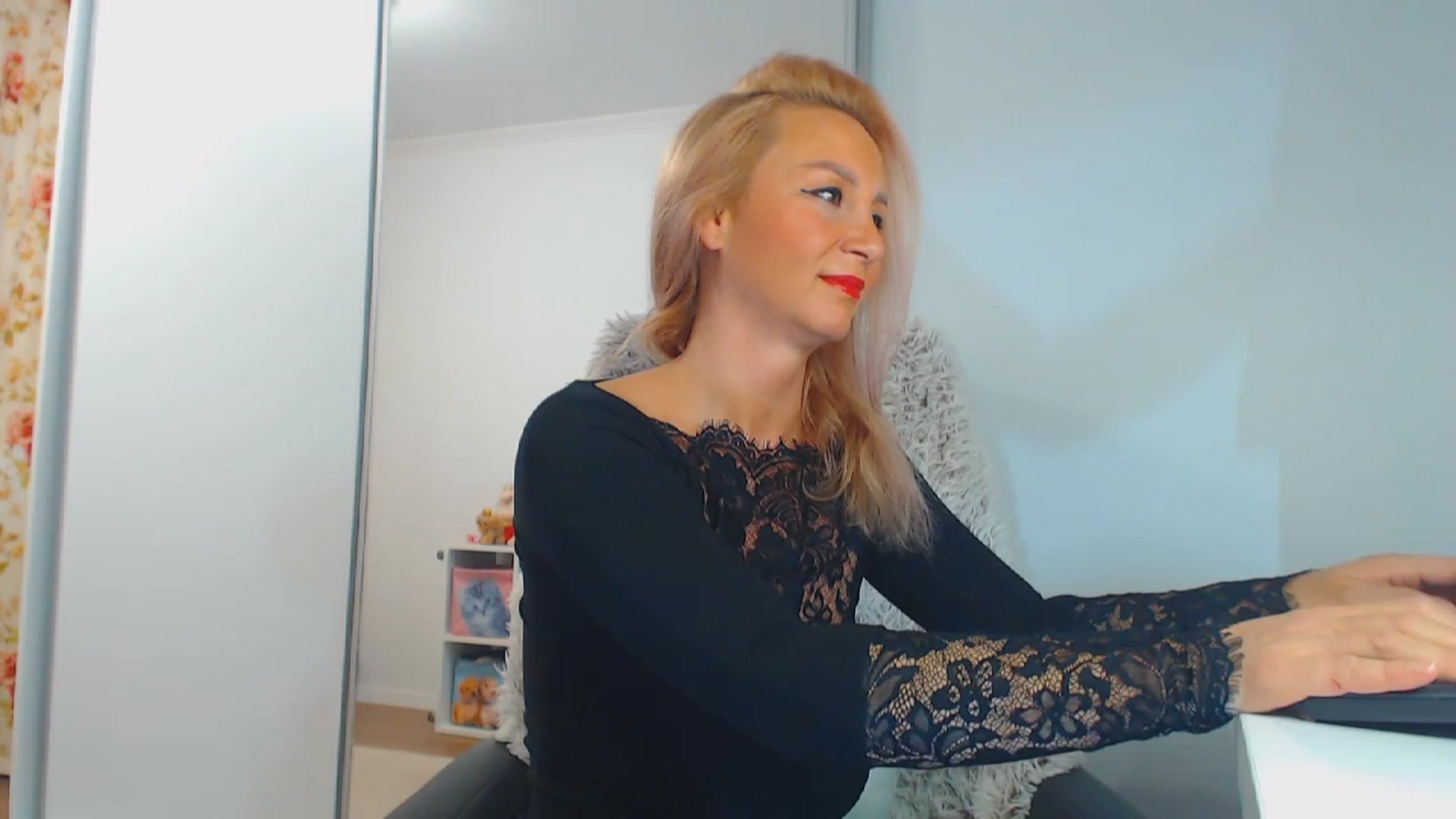 Gallery image thumbnail from Merlyn4u's myfreecams stream on, 11/27/2023, 13:33 image 15 of 20