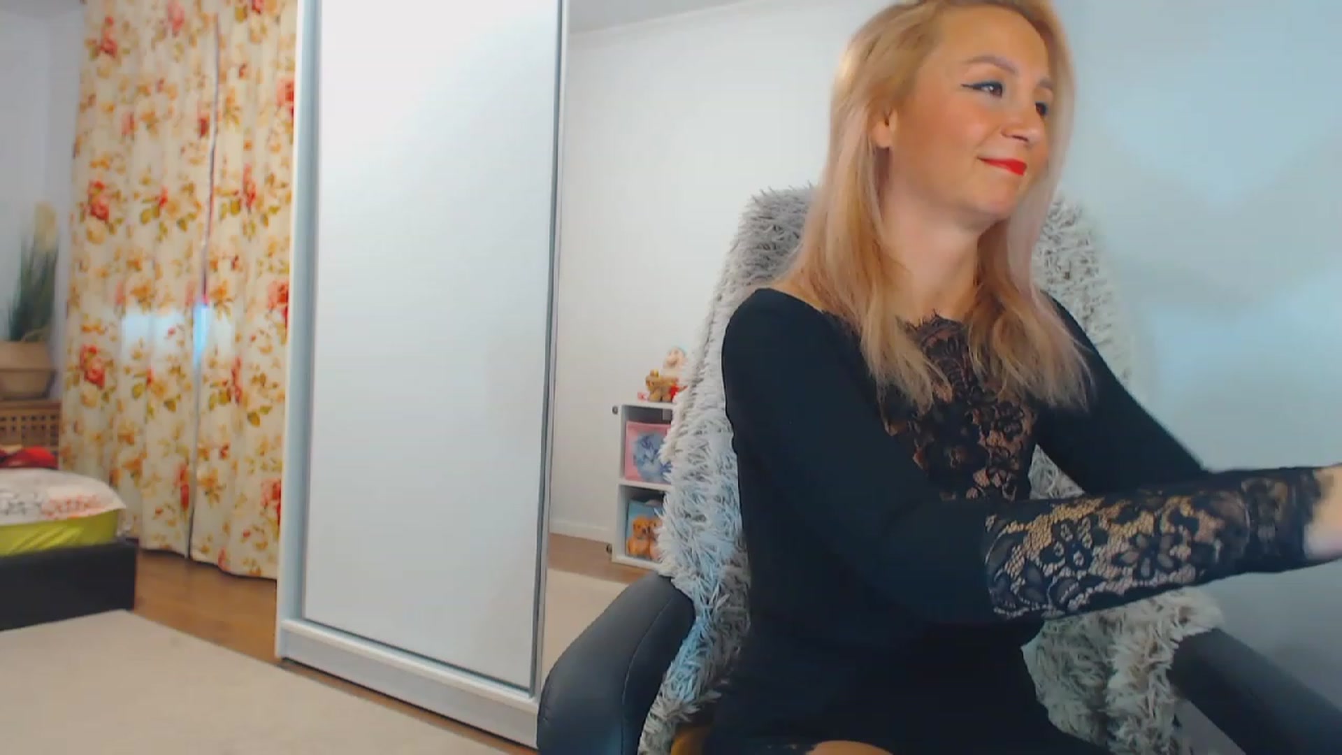 Gallery image thumbnail from Merlyn4u's myfreecams stream on, 11/27/2023, 13:33 image 4 of 20