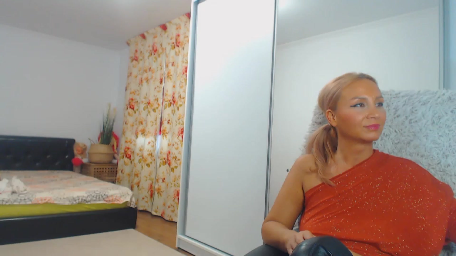 Gallery image thumbnail from Merlyn4u's myfreecams stream on, 12/01/2023, 14:04 image 11 of 20