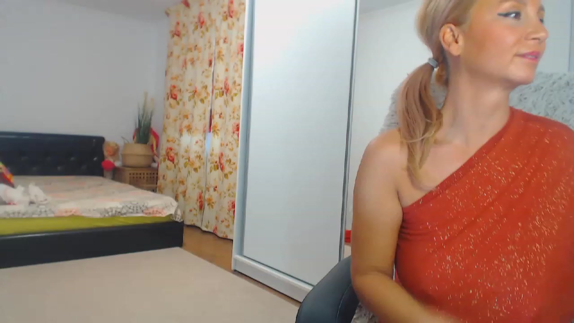 Gallery image thumbnail from Merlyn4u's myfreecams stream on, 12/01/2023, 14:04 image 16 of 20